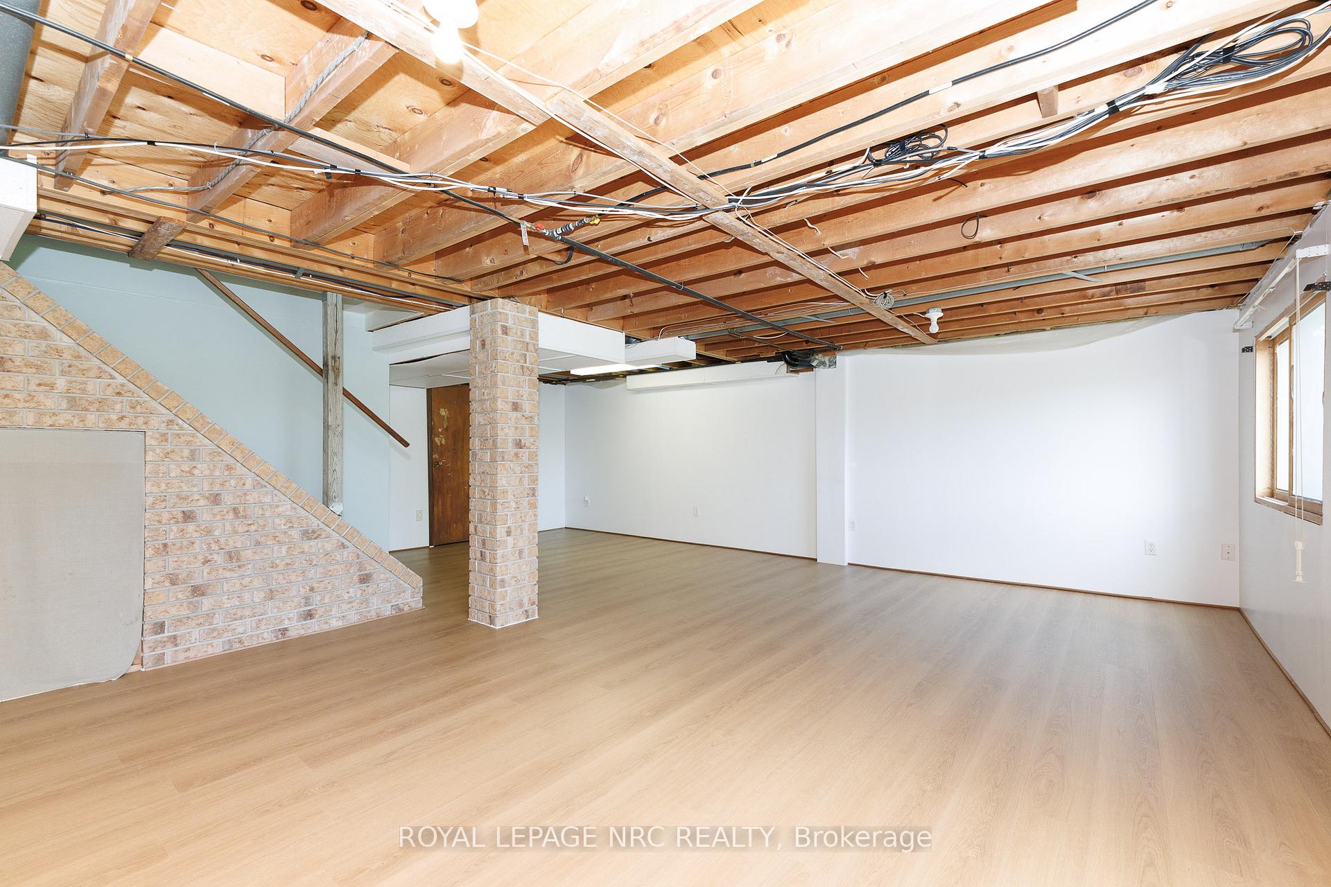 Photo 24 of 105 Hillview Road, St. Catharines, Western Hill — HOMEH
