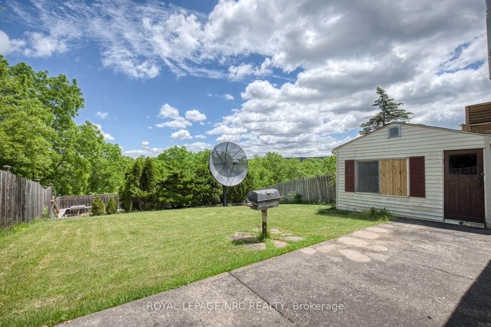 Photo 31 of 105 Hillview Road, St. Catharines, Western Hill — HOMEH