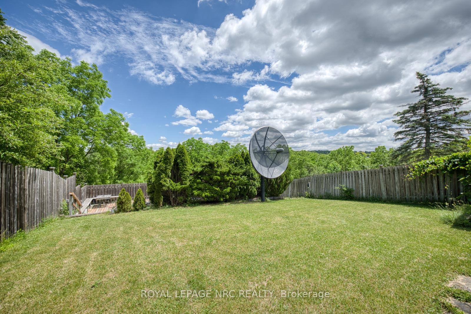 Photo 32 of 105 Hillview Road, St. Catharines, Western Hill — HOMEH