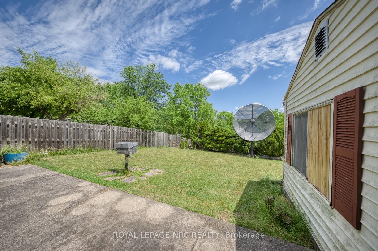 Photo 35 of 105 Hillview Road, St. Catharines, Western Hill — HOMEH