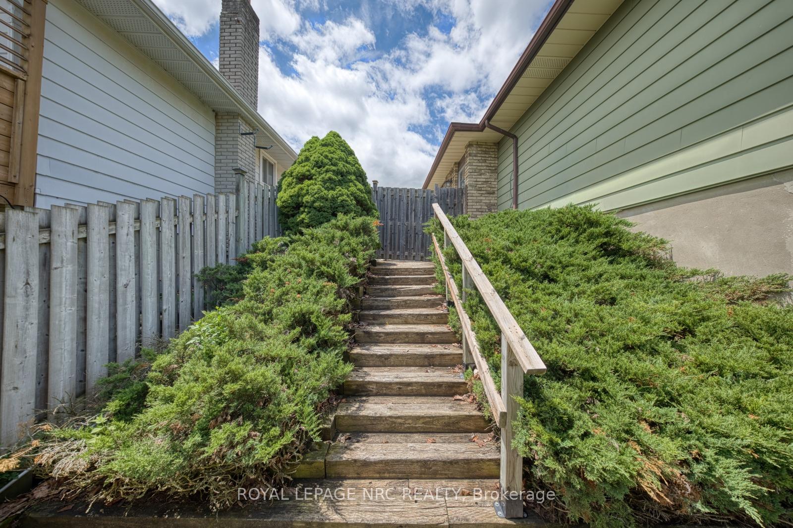Photo 36 of 105 Hillview Road, St. Catharines, Western Hill — HOMEH