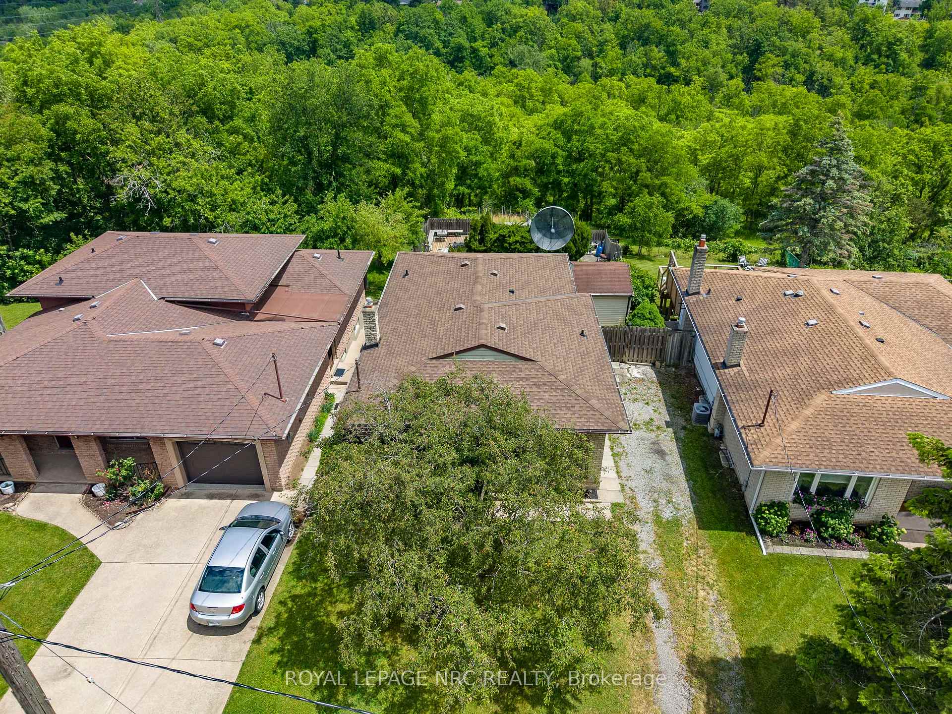 Photo 37 of 105 Hillview Road, St. Catharines, Western Hill — HOMEH