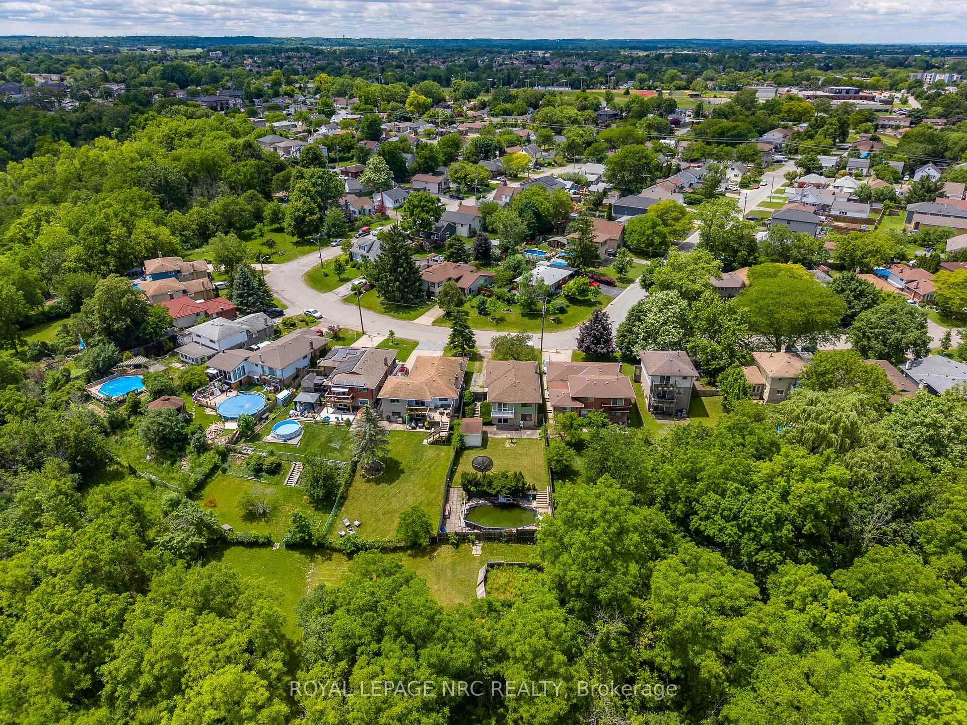 Photo 39 of 105 Hillview Road, St. Catharines, Western Hill — HOMEH
