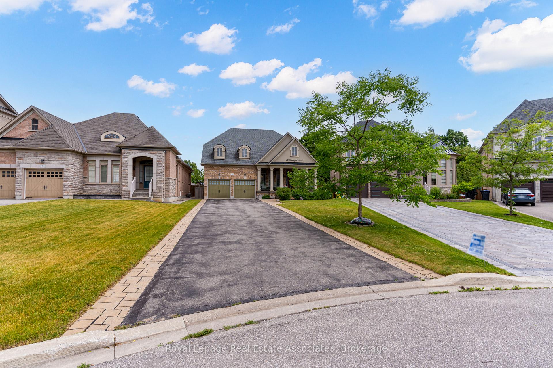 Photo 3 of 20 Cannington Crescent, Brampton, Credit Valley — HOMEH