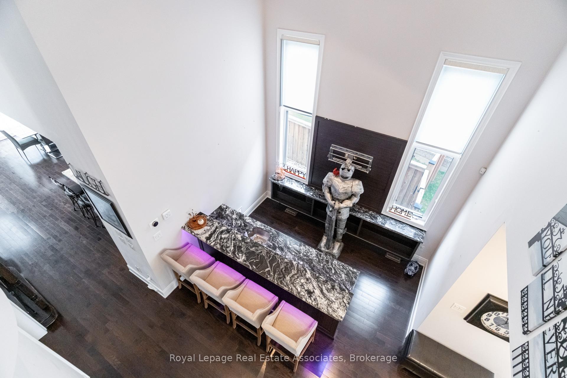 Photo 8 of 20 Cannington Crescent, Brampton, Credit Valley — HOMEH