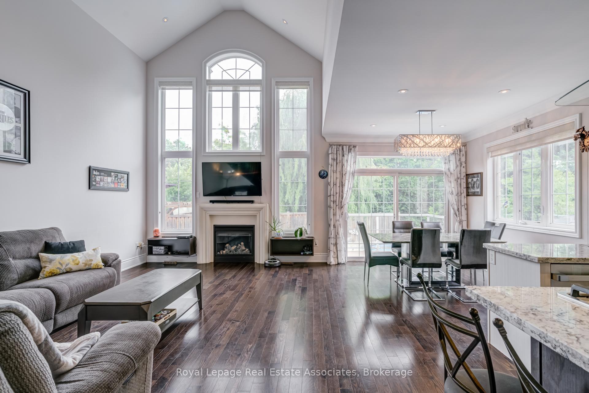 Photo 11 of 20 Cannington Crescent, Brampton, Credit Valley — HOMEH