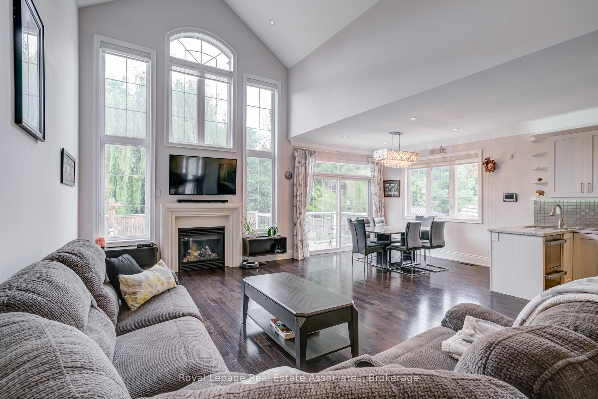 Photo 14 of 20 Cannington Crescent, Brampton, Credit Valley — HOMEH