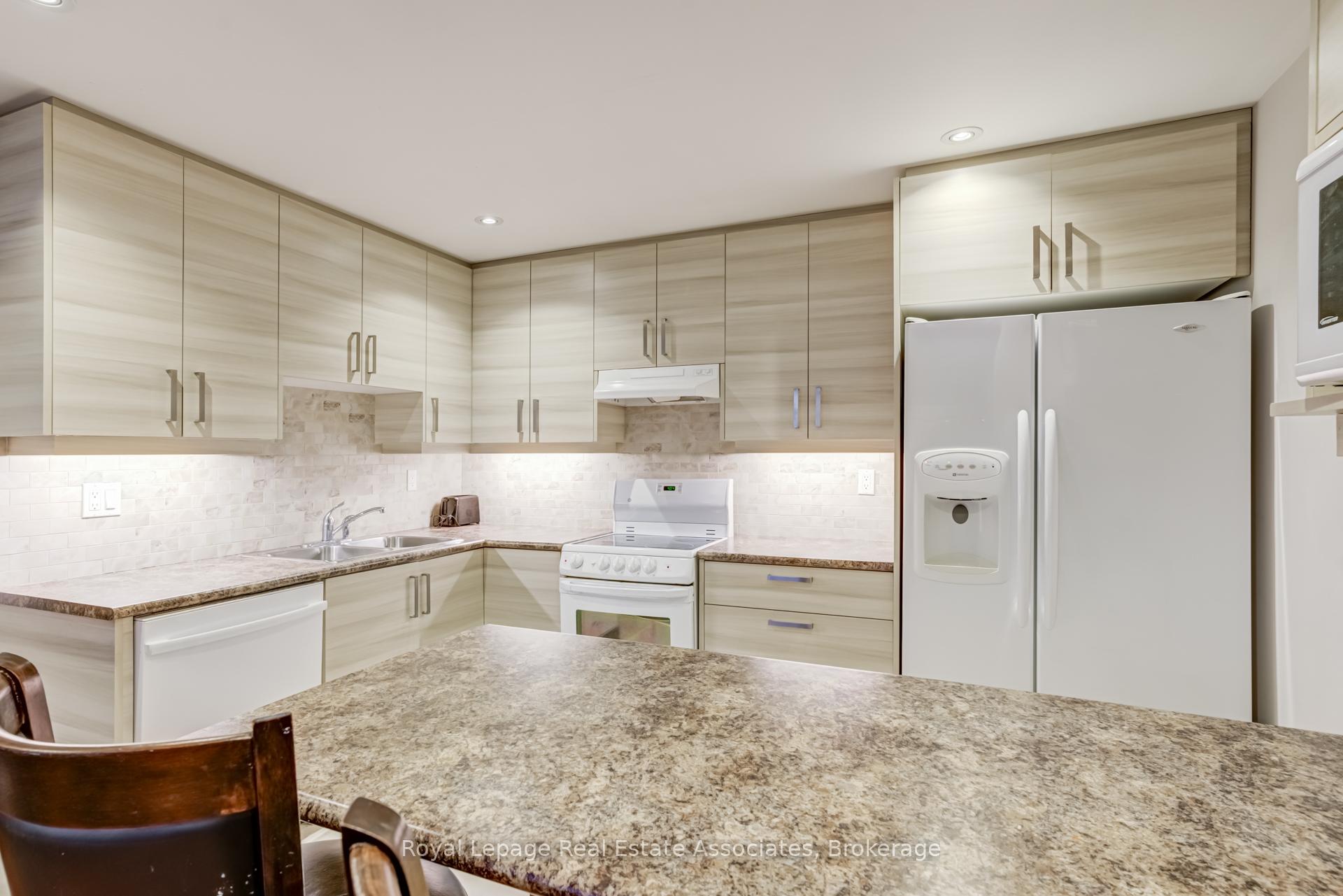 Photo 40 of 20 Cannington Crescent, Brampton, Credit Valley — HOMEH