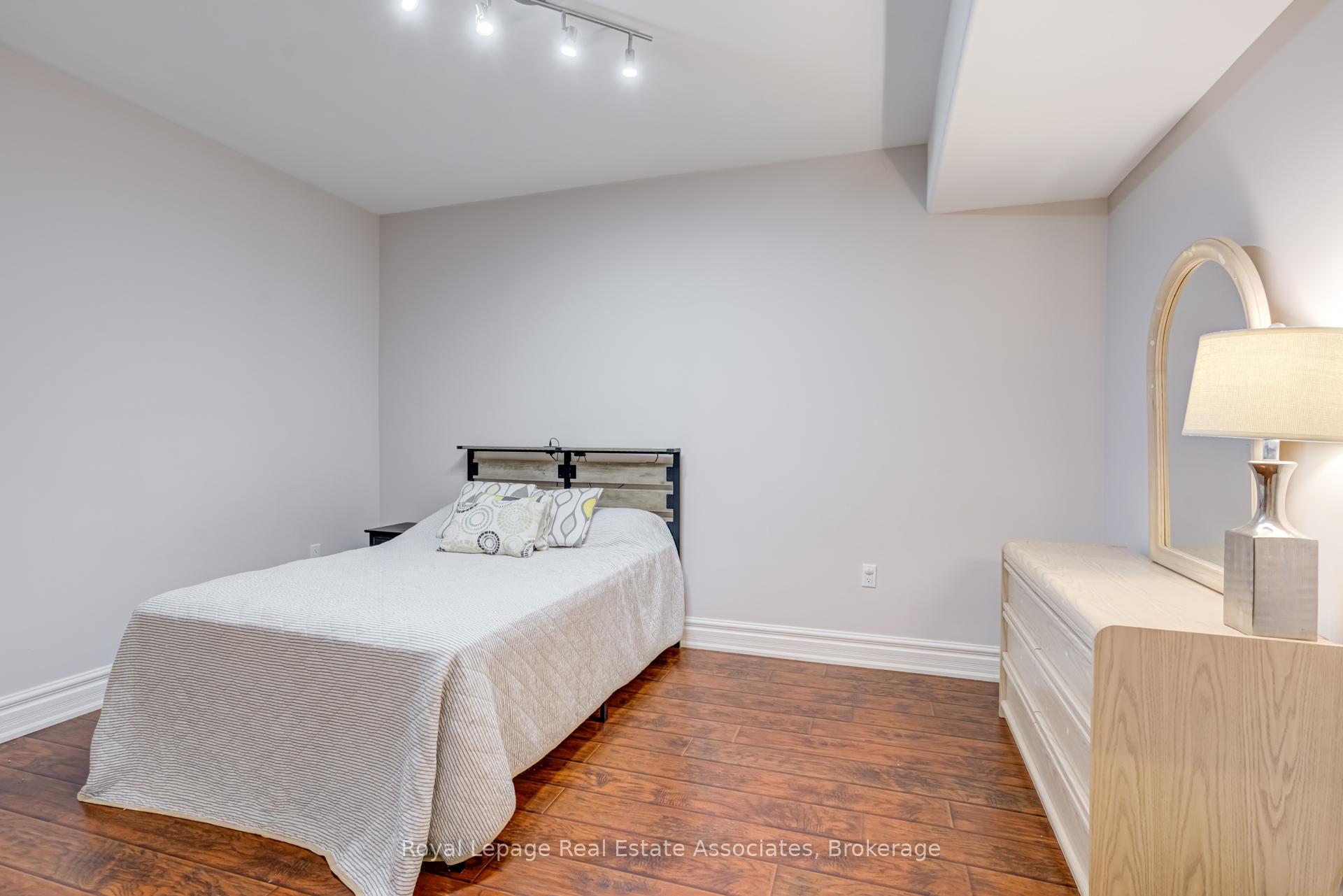 Photo 41 of 20 Cannington Crescent, Brampton, Credit Valley — HOMEH