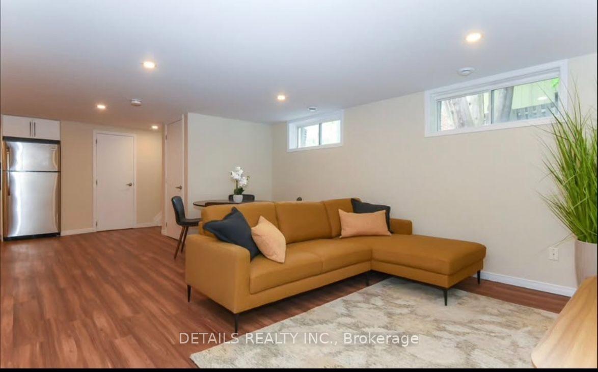 Photo 2 of Unit B, 2364 Cheshire Road, Ottawa, Parkway Park — HOMEH