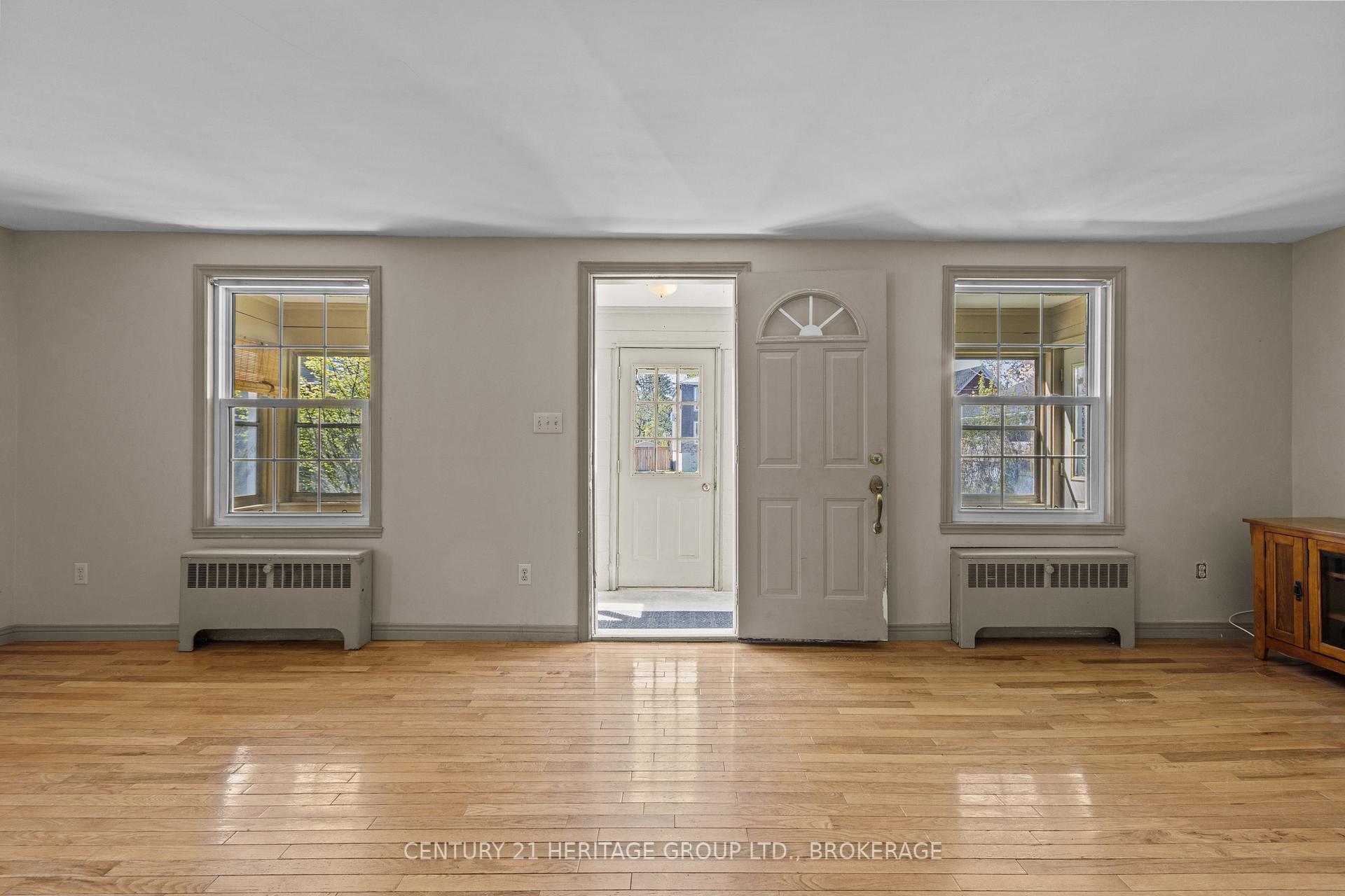 Photo 5 of 135 James Street, Kingston, East of Sir John A. Blvd — HOMEH