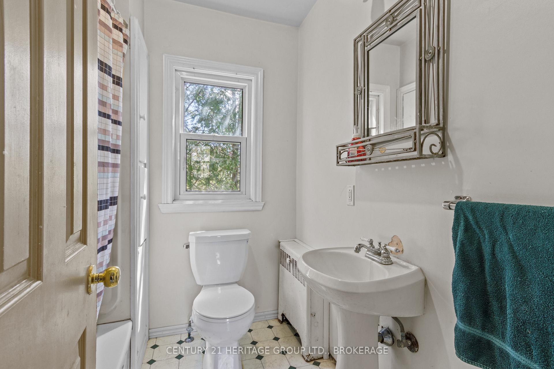Photo 23 of 135 James Street, Kingston, East of Sir John A. Blvd — HOMEH