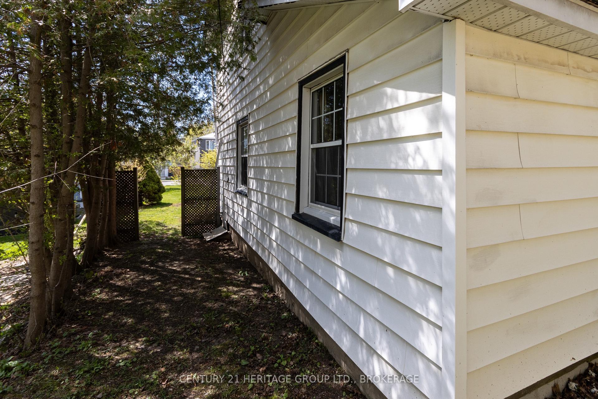 Photo 30 of 135 James Street, Kingston, East of Sir John A. Blvd — HOMEH