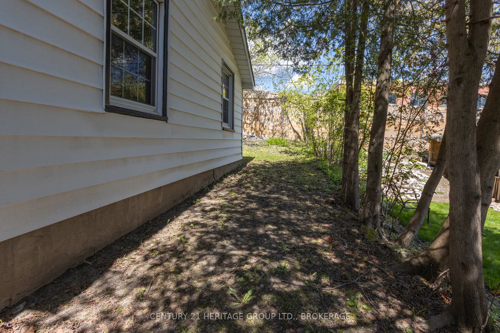 Photo 31 of 135 James Street, Kingston, East of Sir John A. Blvd — HOMEH