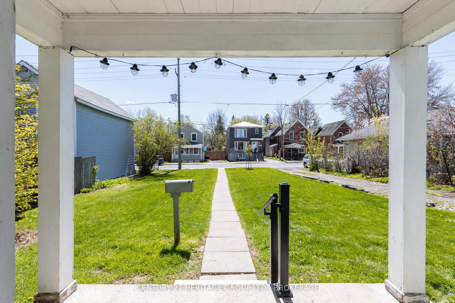 Photo 33 of 135 James Street, Kingston, East of Sir John A. Blvd — HOMEH
