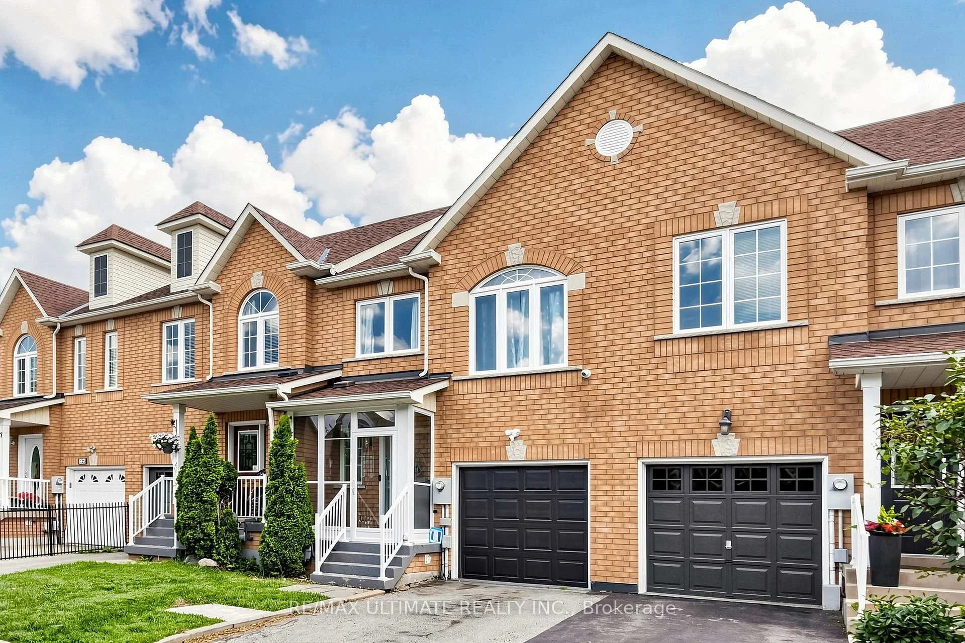 Photo 2 of 131 Foxchase Avenue, Vaughan, East Woodbridge — HOMEH