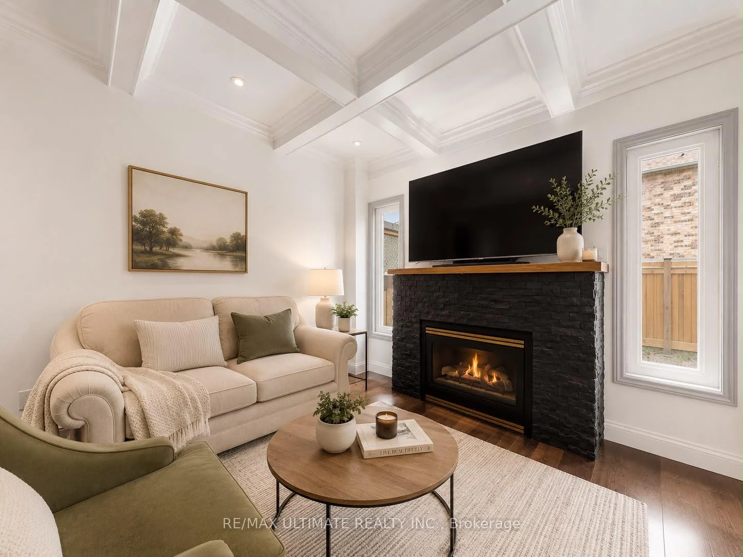 Photo 5 of 131 Foxchase Avenue, Vaughan, East Woodbridge — HOMEH