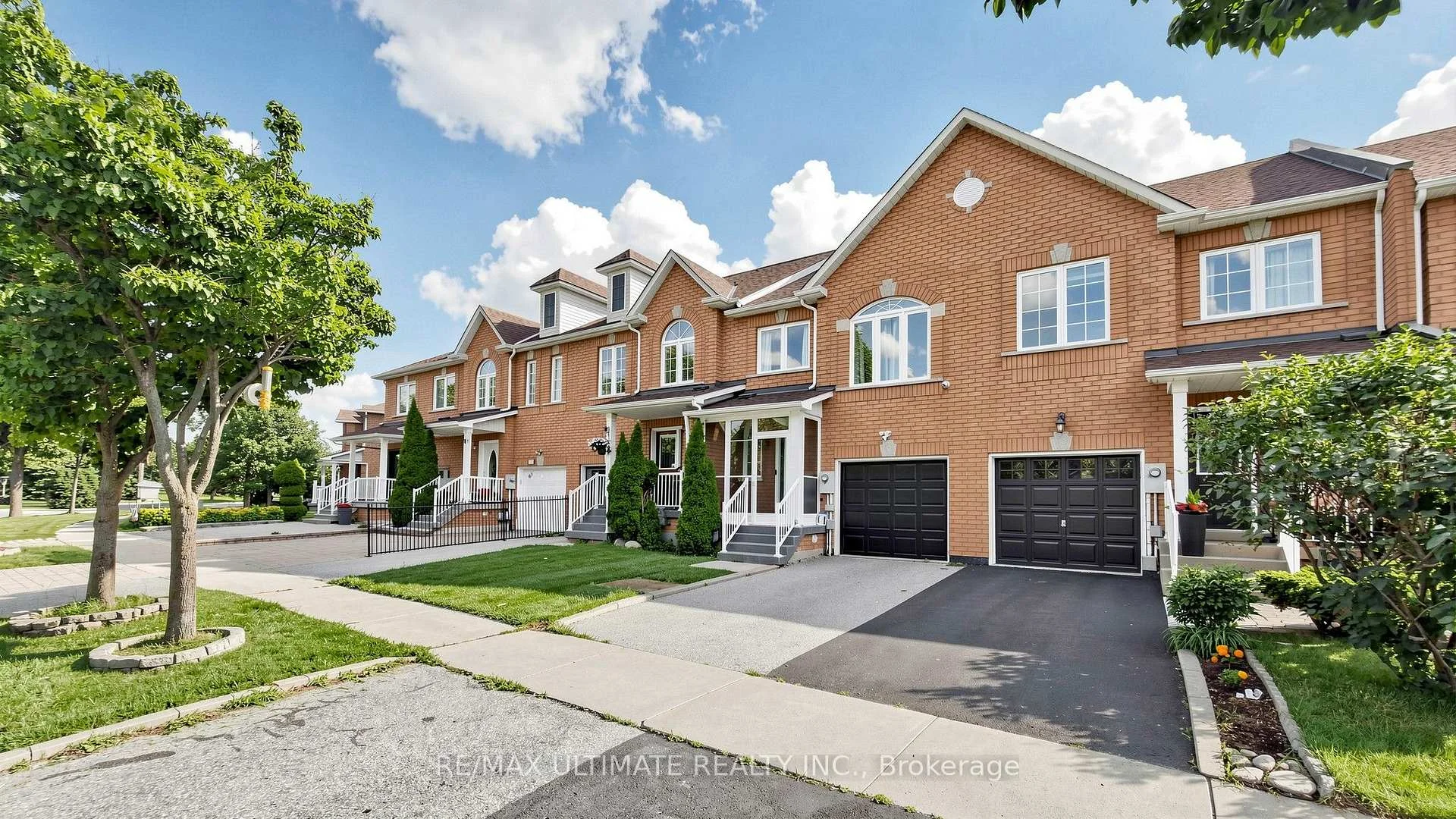 Photo of 131 Foxchase Avenue
