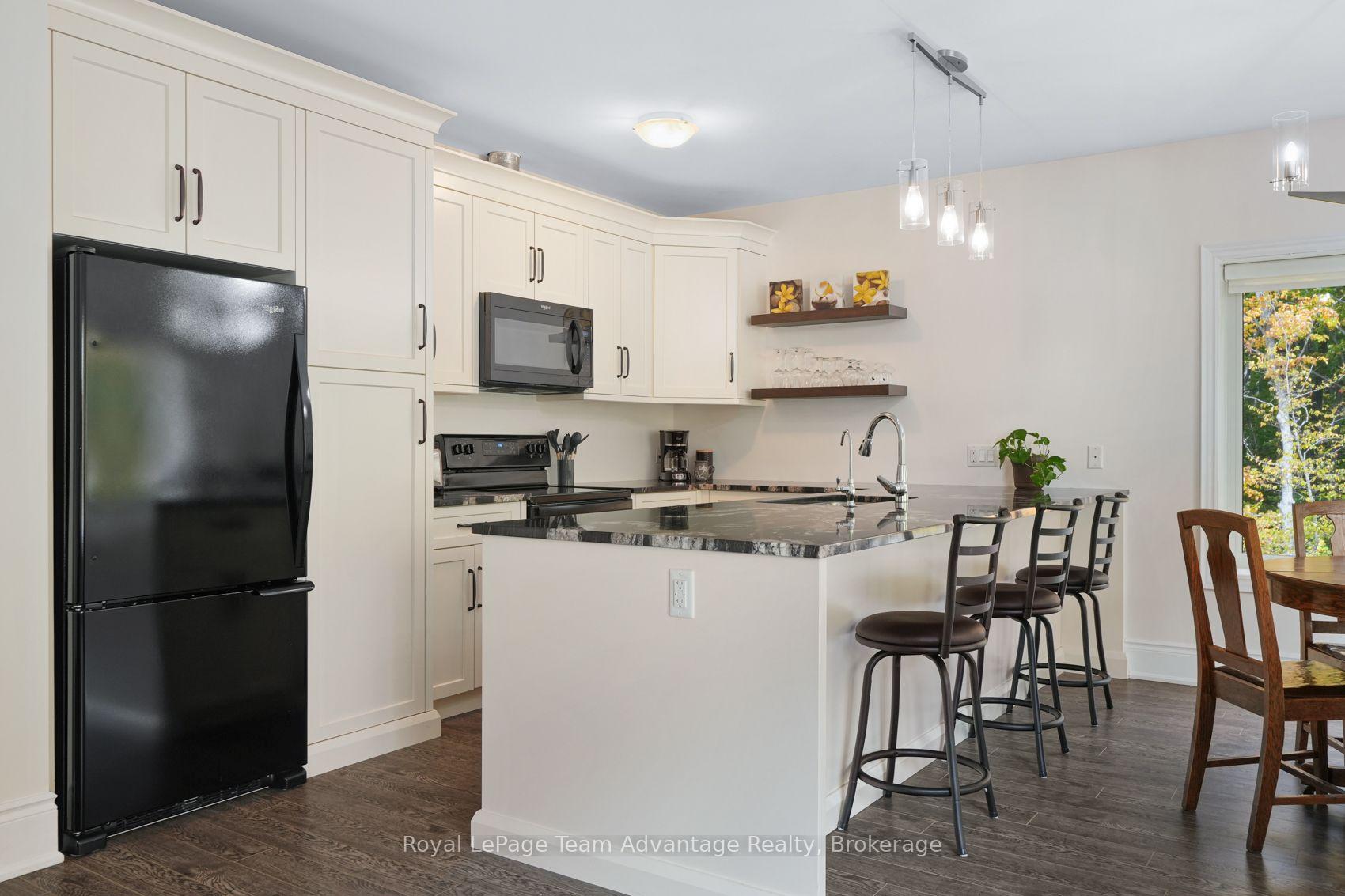 Photo 10 of Unit 303, 11B Salt Dock Road, Parry Sound — HOMEH