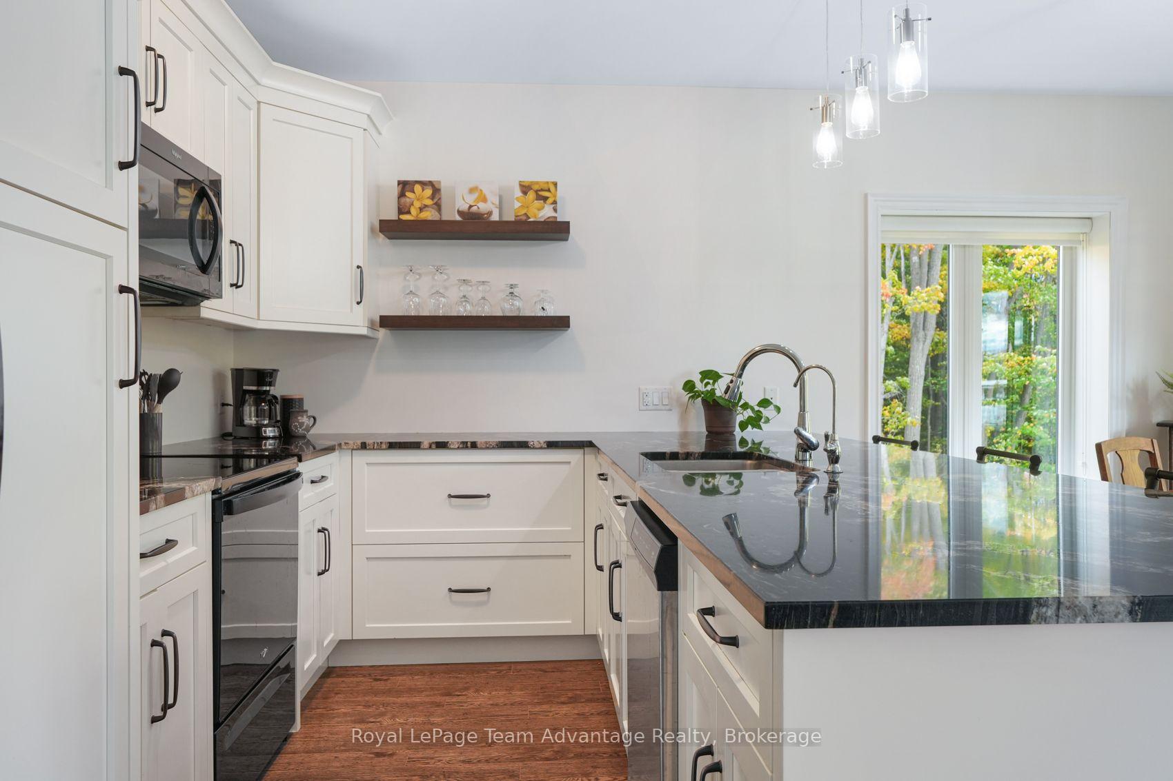 Photo 12 of Unit 303, 11B Salt Dock Road, Parry Sound — HOMEH