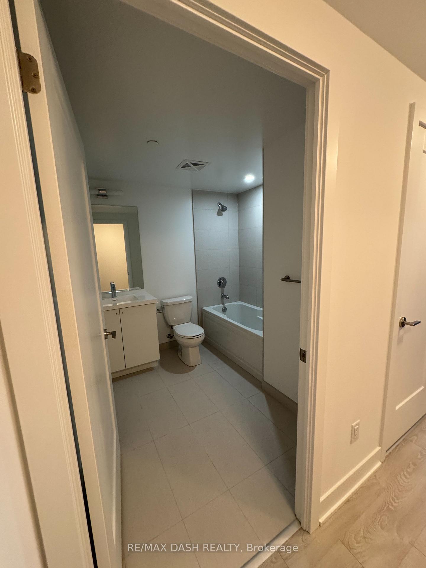 Photo 3 of Unit 1530, 2545 Simcoe Street N, Oshawa, Windfields — HOMEH