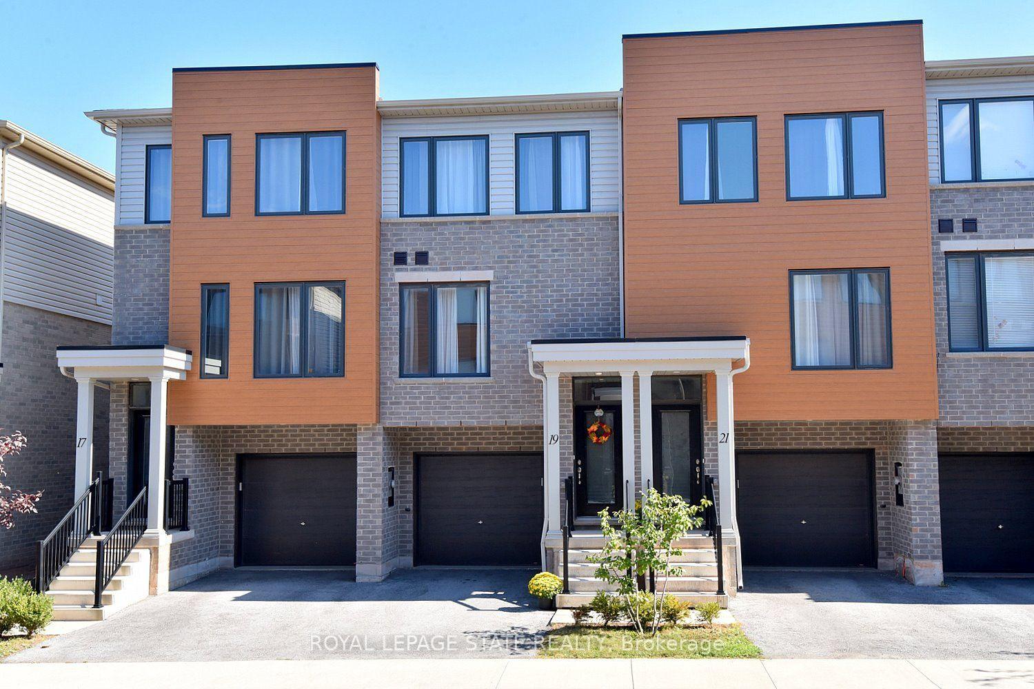 Photo 2 of 19 Radison Lane, Hamilton, McQuesten — HOMEH