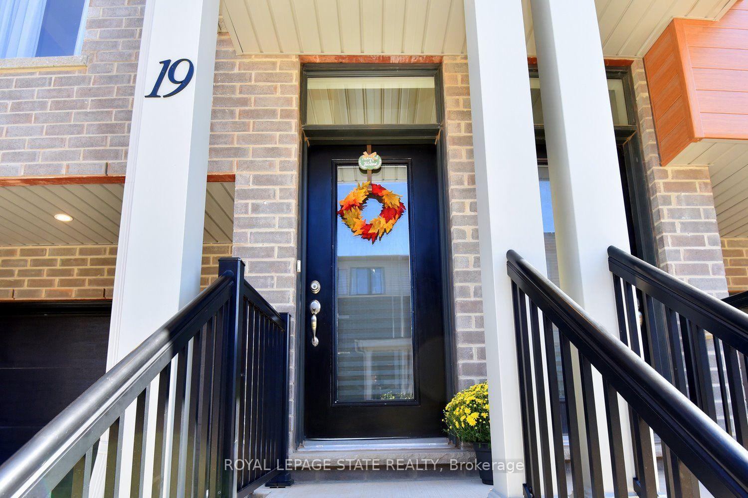 Photo 3 of 19 Radison Lane, Hamilton, McQuesten — HOMEH