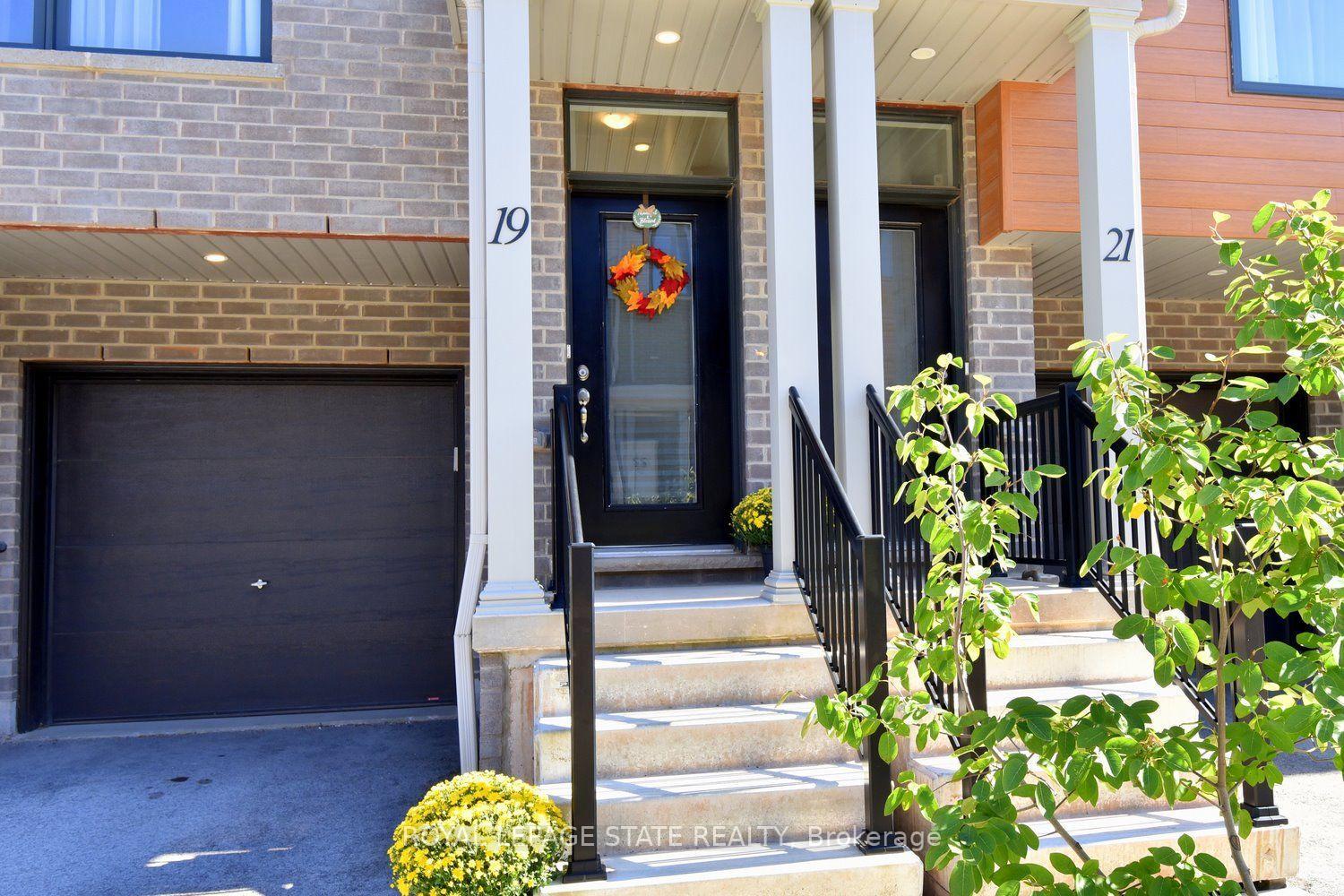 Photo 4 of 19 Radison Lane, Hamilton, McQuesten — HOMEH