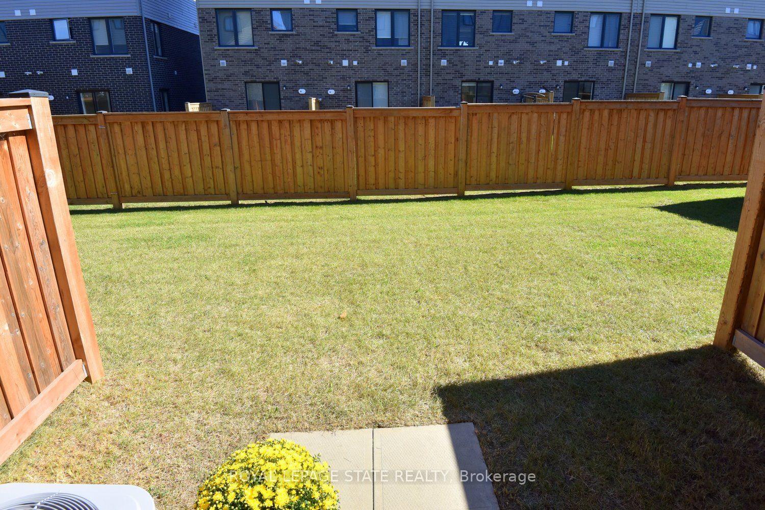 Photo 44 of 19 Radison Lane, Hamilton, McQuesten — HOMEH