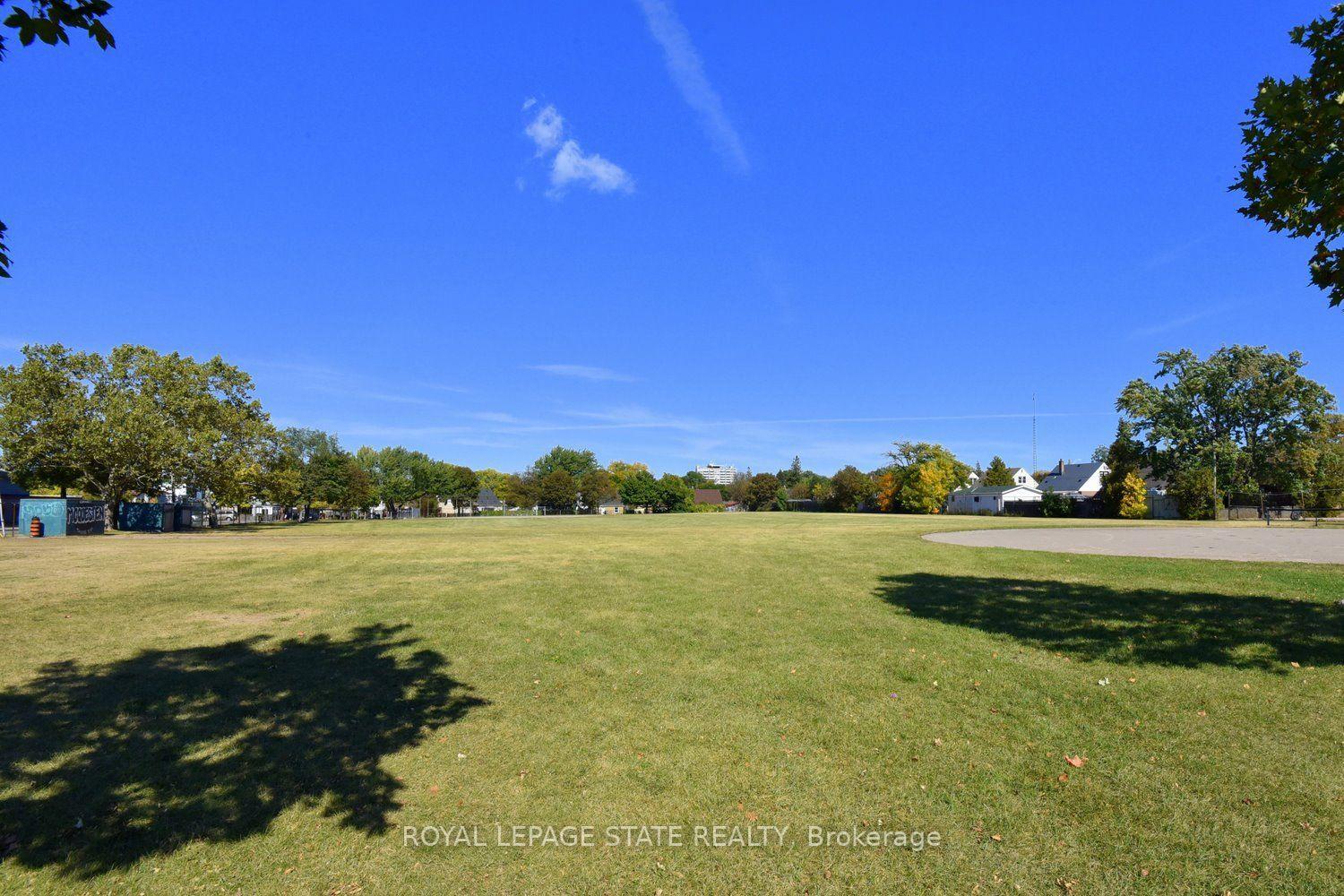 Photo 49 of 19 Radison Lane, Hamilton, McQuesten — HOMEH