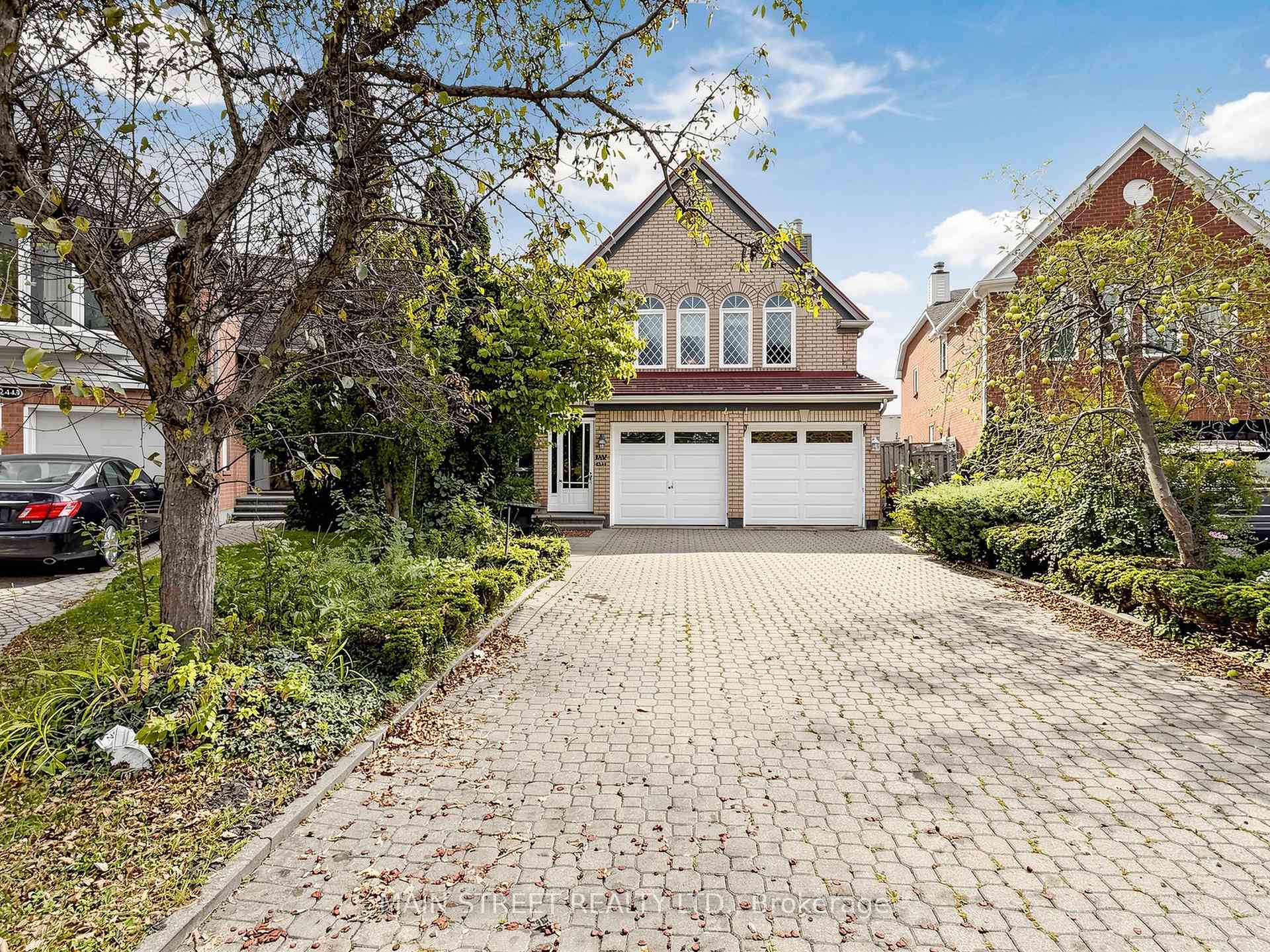 Photo 2 of 2441 Willowburne Drive, Mississauga, Central Erin Mills — HOMEH