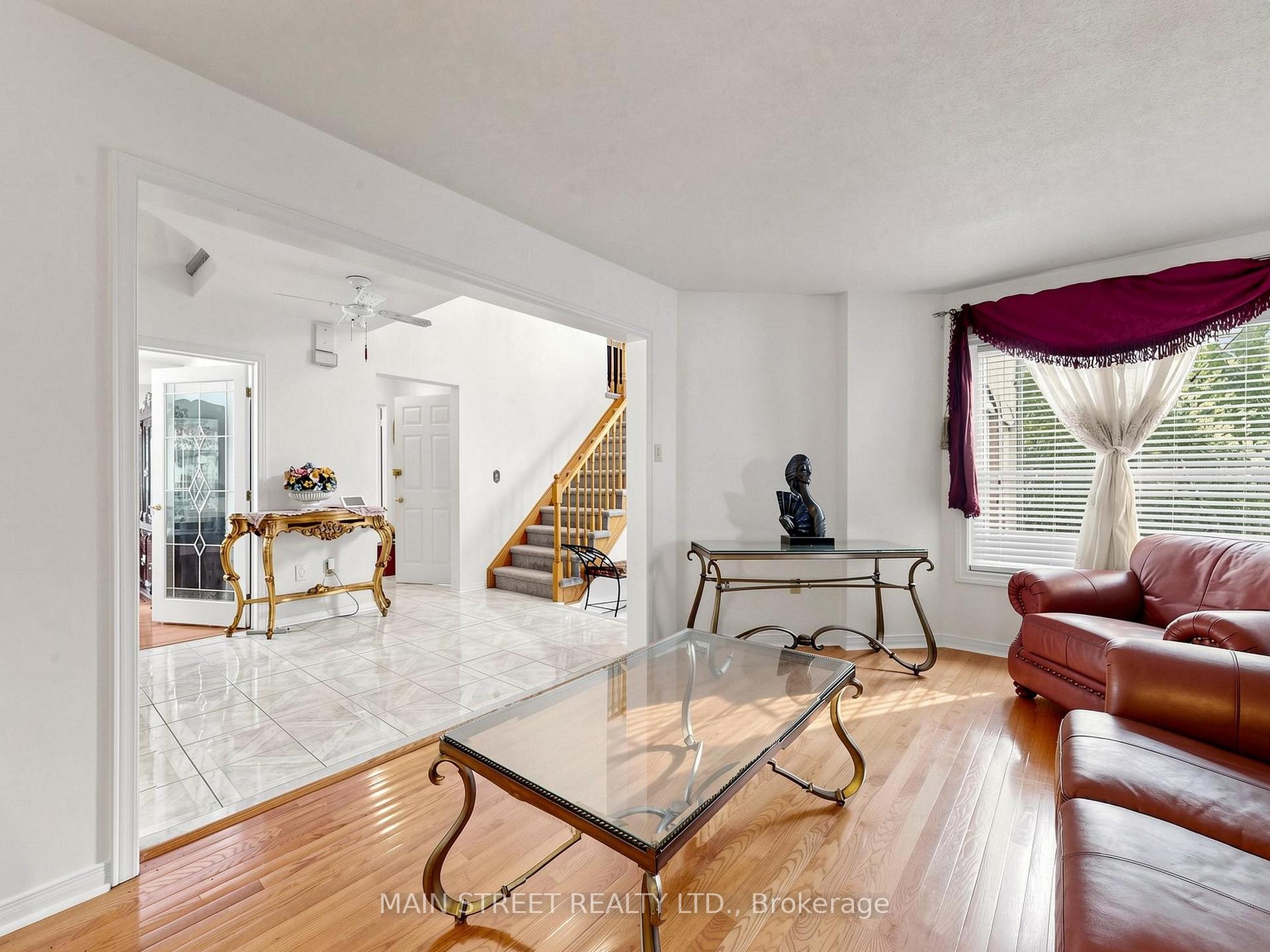 Photo 5 of 2441 Willowburne Drive, Mississauga, Central Erin Mills — HOMEH