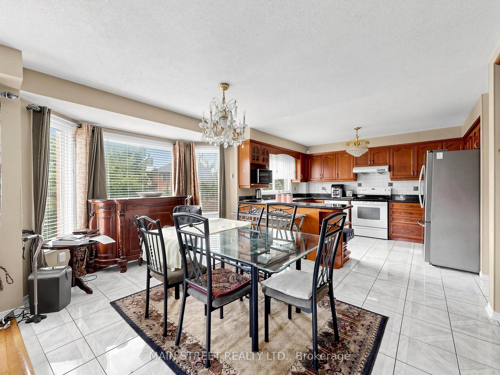 Photo 7 of 2441 Willowburne Drive, Mississauga, Central Erin Mills — HOMEH