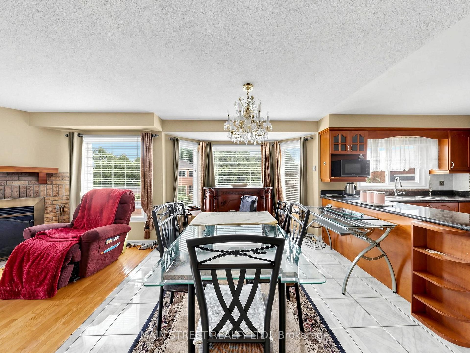Photo 8 of 2441 Willowburne Drive, Mississauga, Central Erin Mills — HOMEH