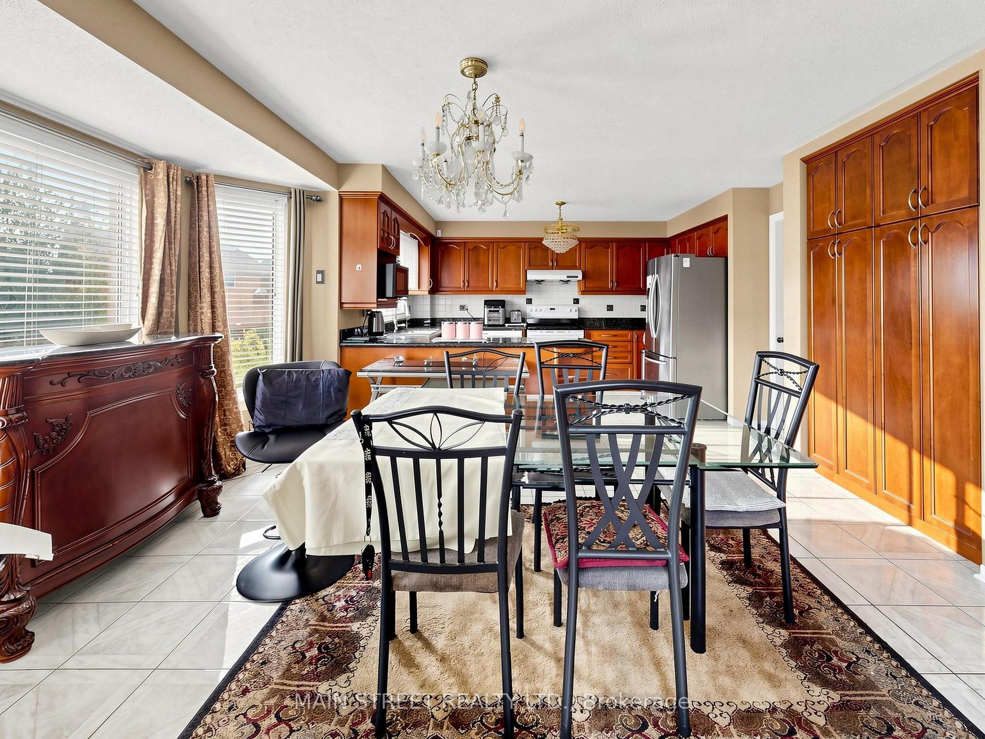 Photo 9 of 2441 Willowburne Drive, Mississauga, Central Erin Mills — HOMEH