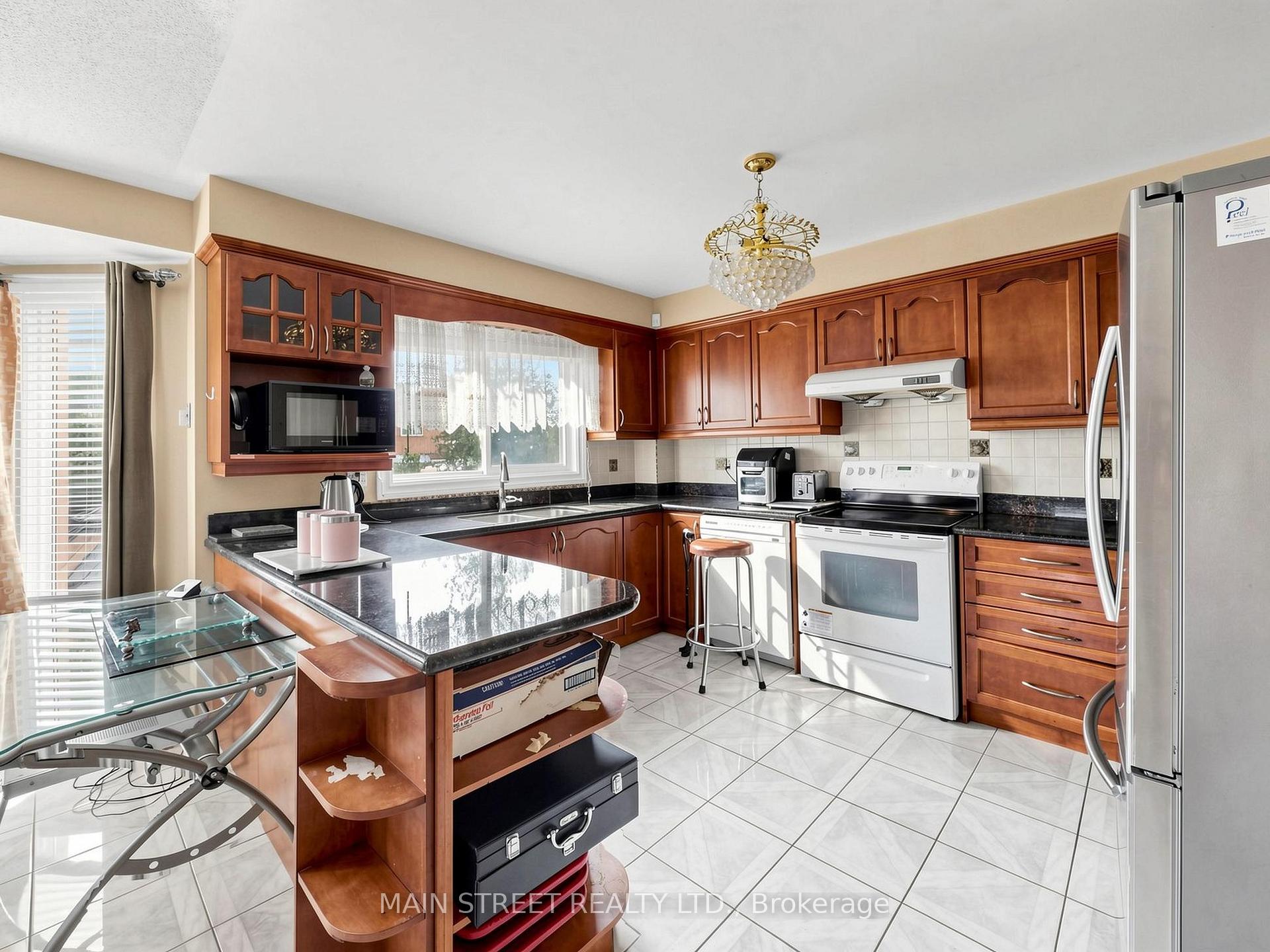 Photo 10 of 2441 Willowburne Drive, Mississauga, Central Erin Mills — HOMEH