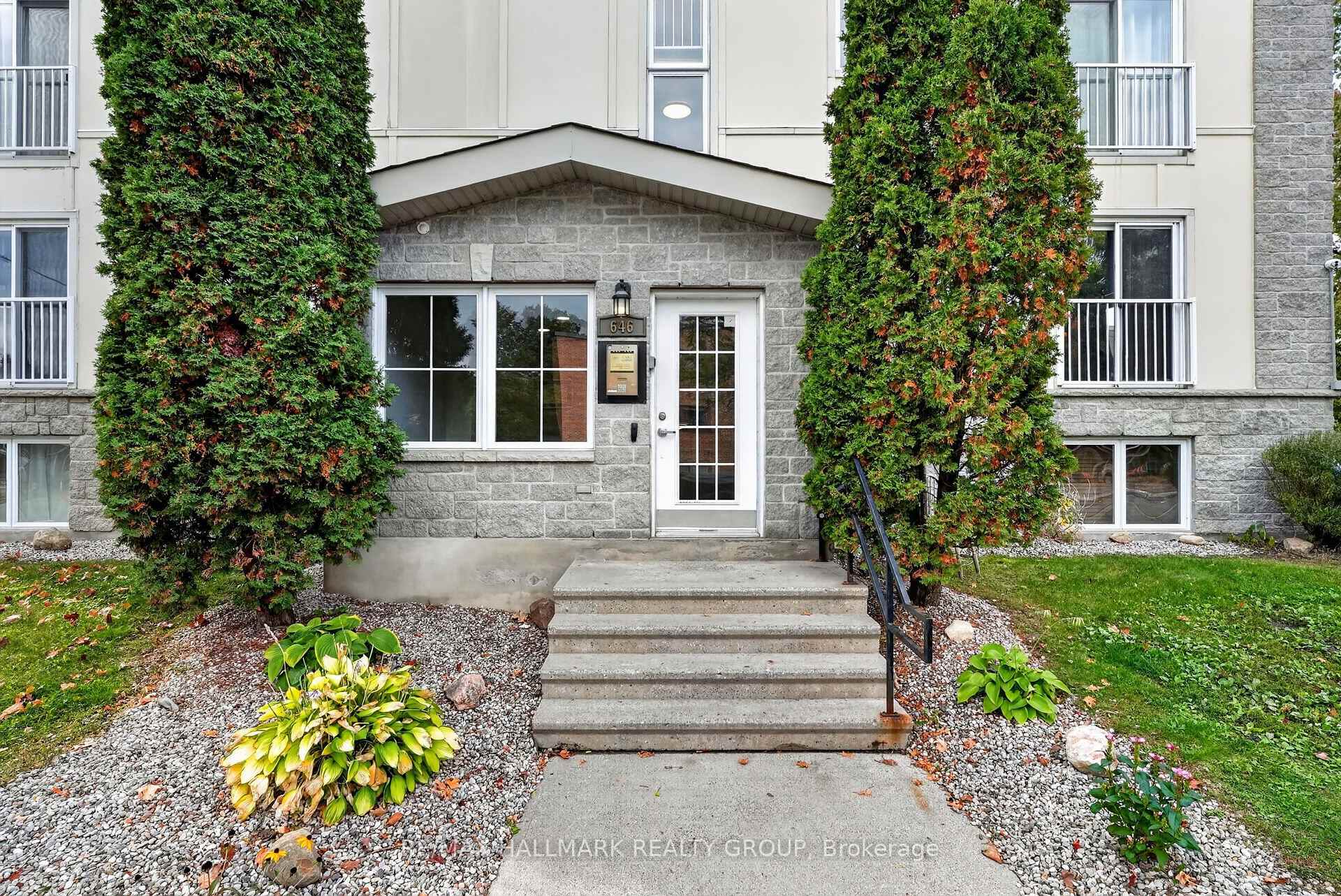 Photo 2 of Unit 304, 646 Cummings Avenue, Ottawa, Castle Heights/Rideau High — HOMEH