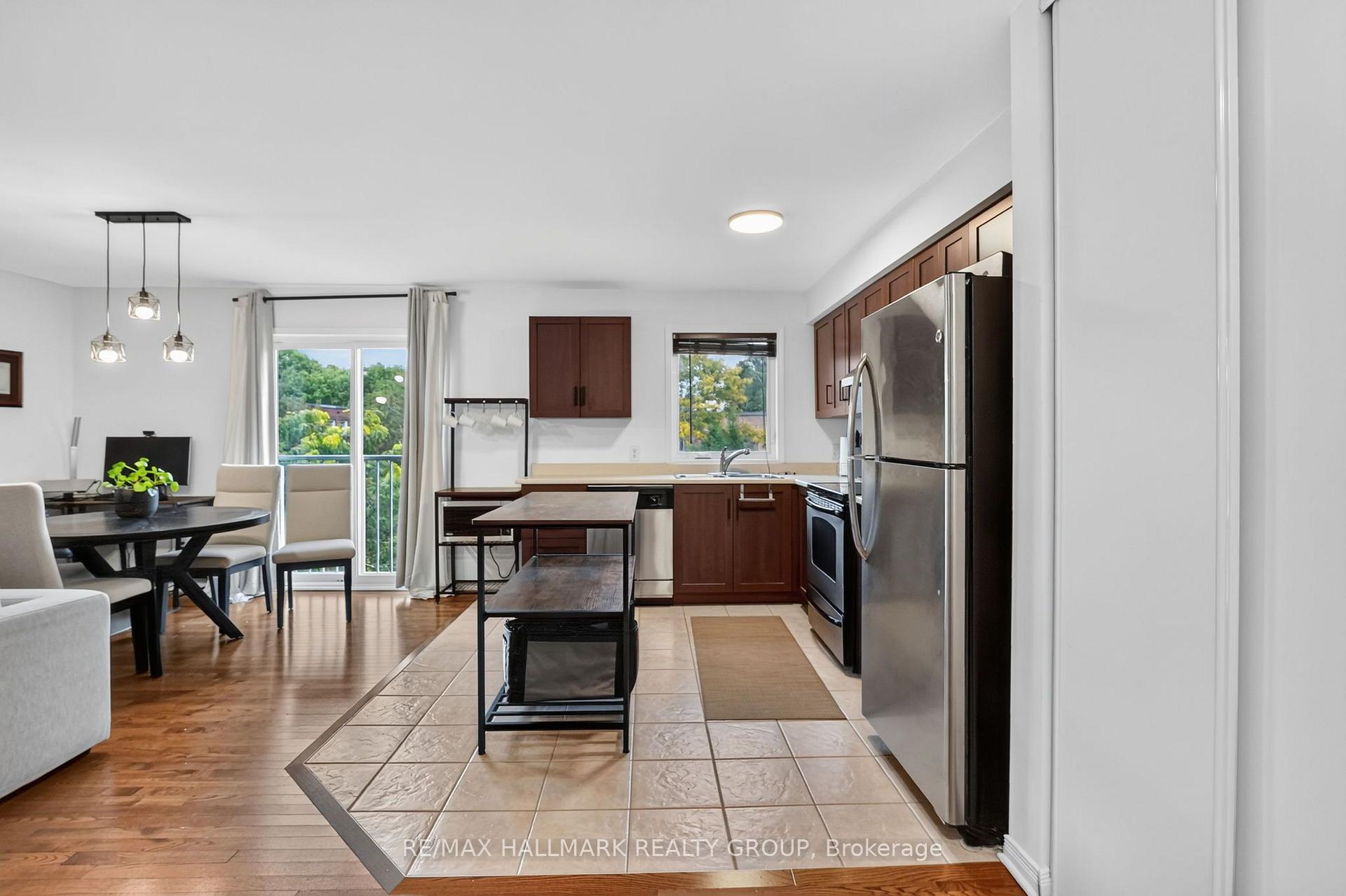 Photo 5 of Unit 304, 646 Cummings Avenue, Ottawa, Castle Heights/Rideau High — HOMEH