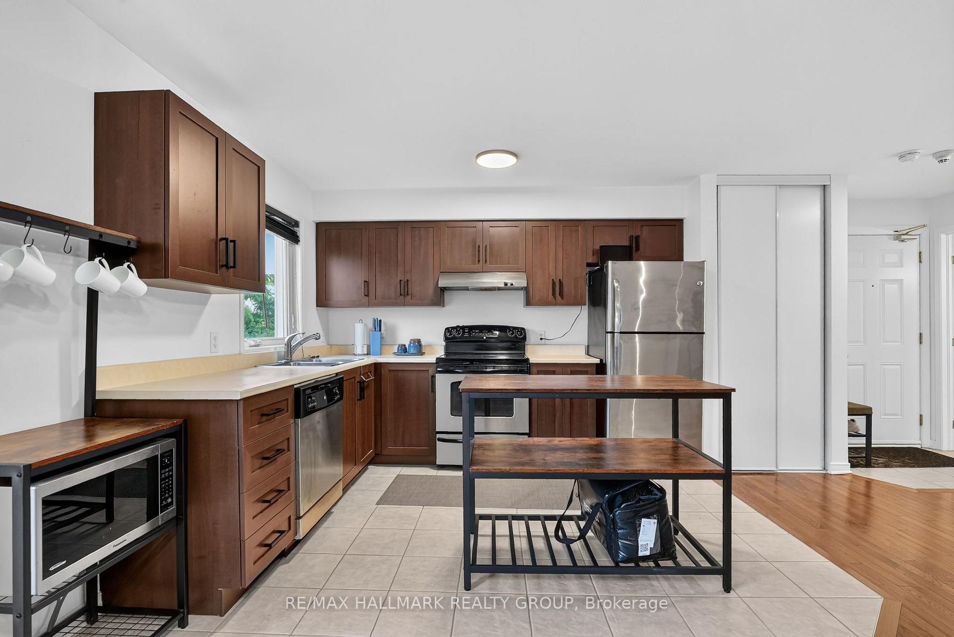 Photo 6 of Unit 304, 646 Cummings Avenue, Ottawa, Castle Heights/Rideau High — HOMEH