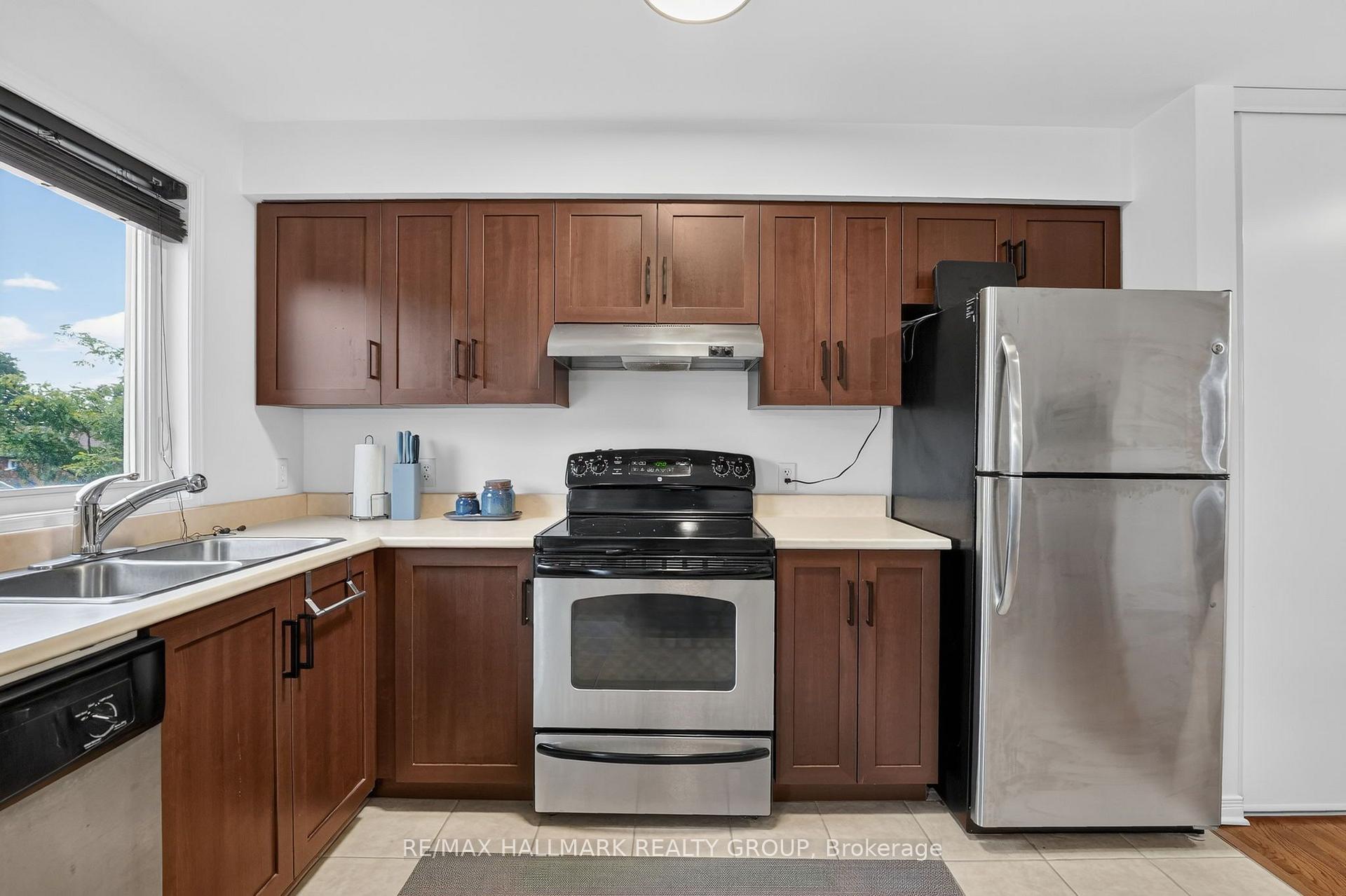Photo 8 of Unit 304, 646 Cummings Avenue, Ottawa, Castle Heights/Rideau High — HOMEH