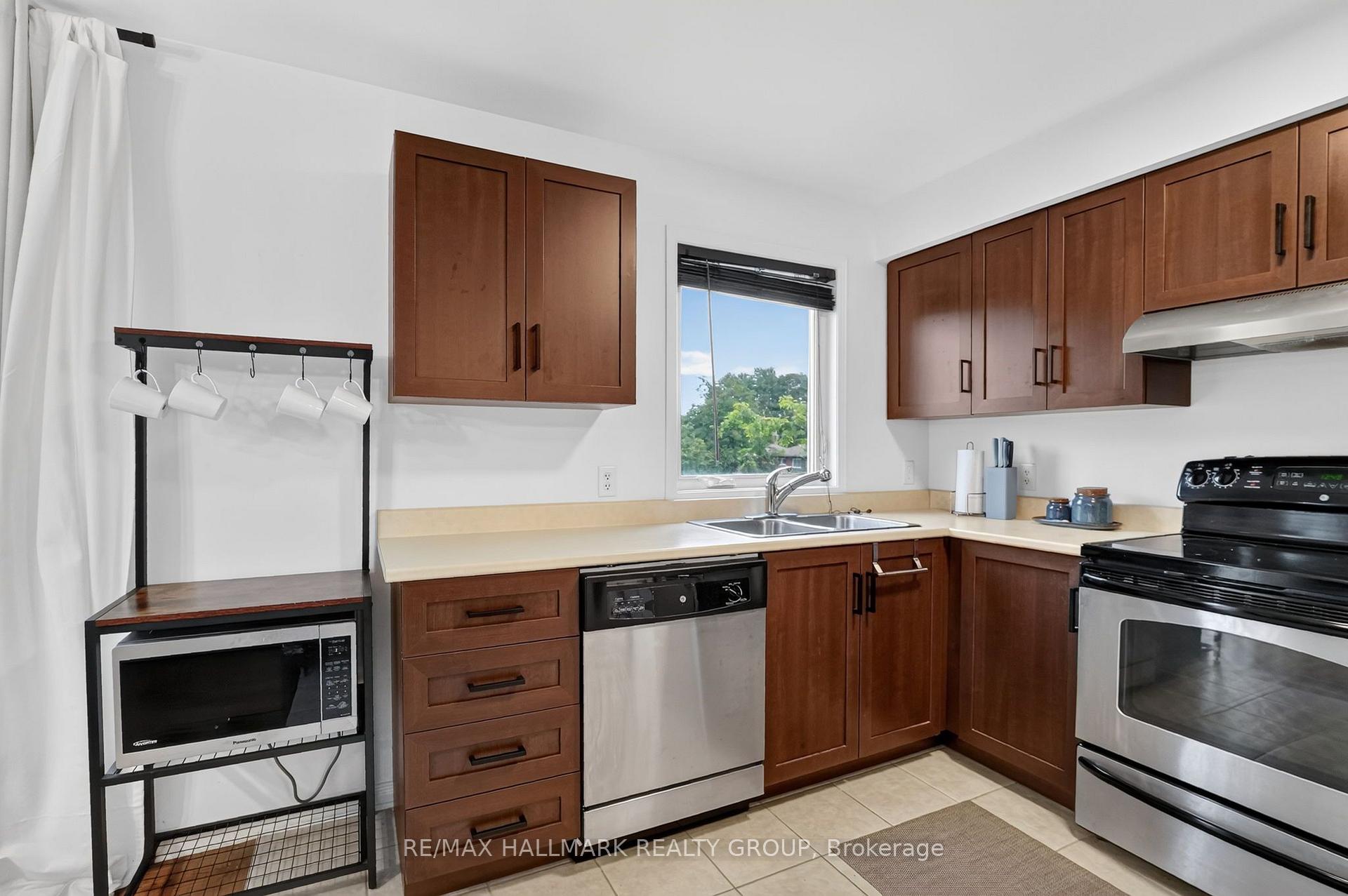 Photo 9 of Unit 304, 646 Cummings Avenue, Ottawa, Castle Heights/Rideau High — HOMEH