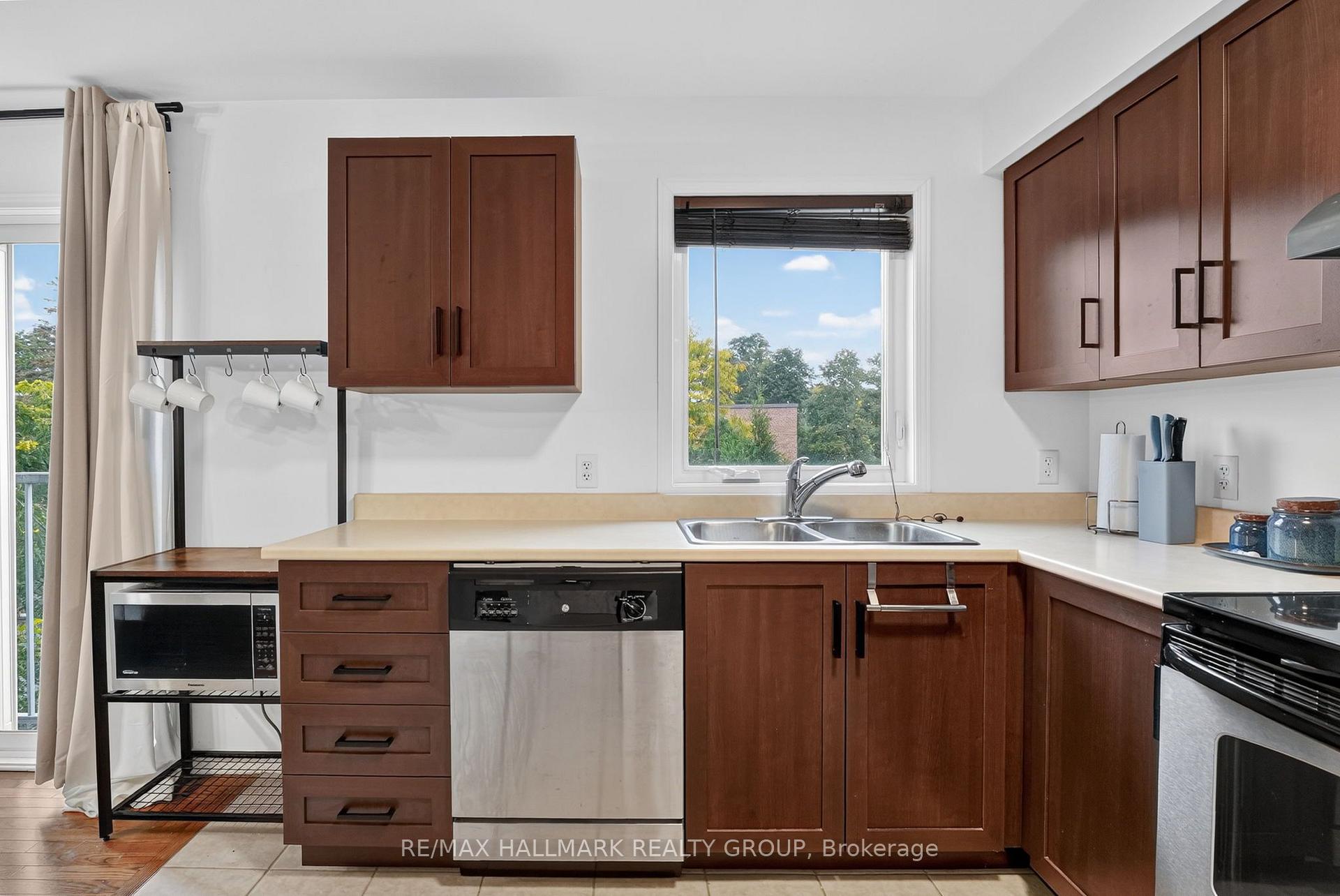 Photo 10 of Unit 304, 646 Cummings Avenue, Ottawa, Castle Heights/Rideau High — HOMEH