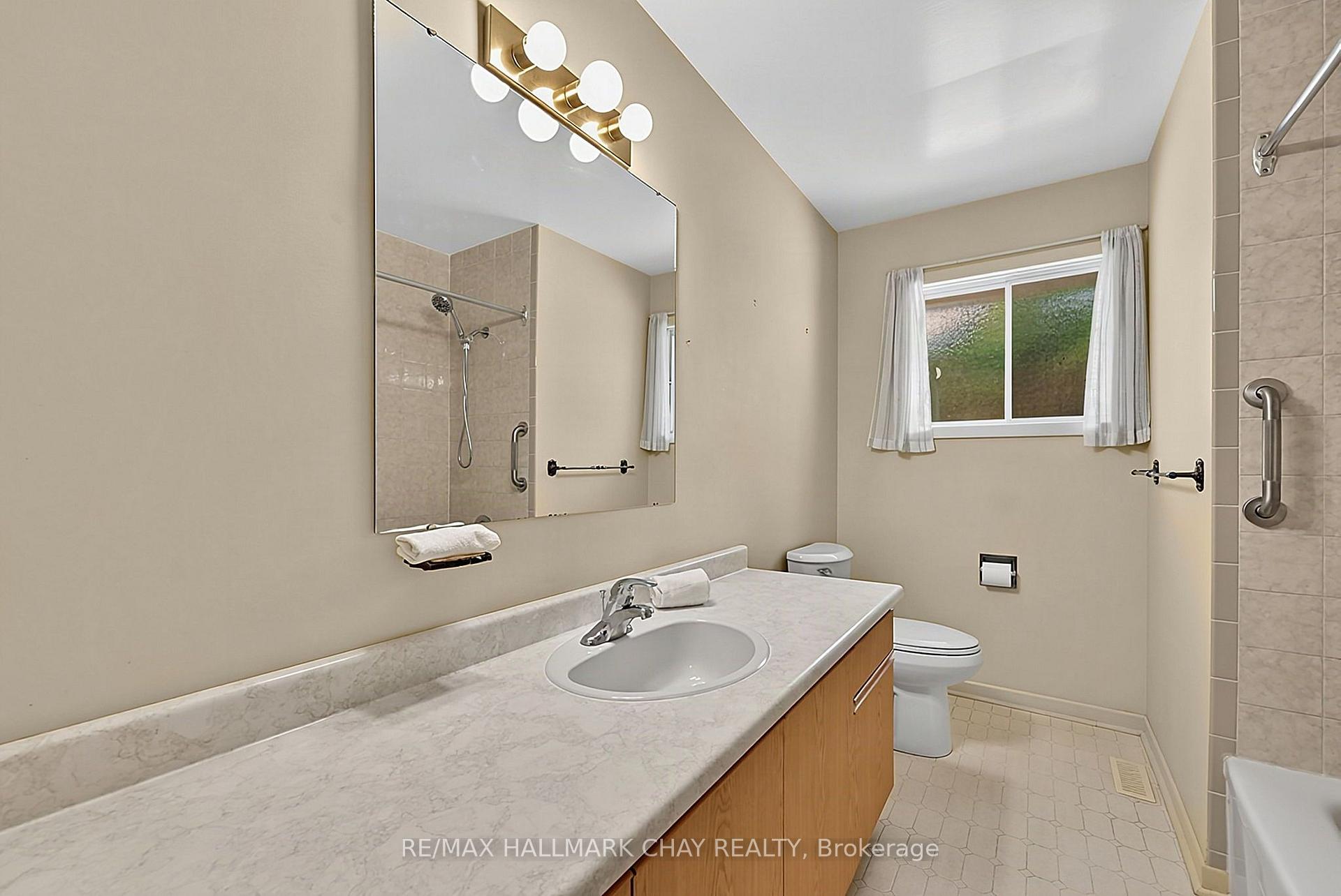 Photo 17 of 4 Binnie Drive, Springwater, Minesing — HOMEH