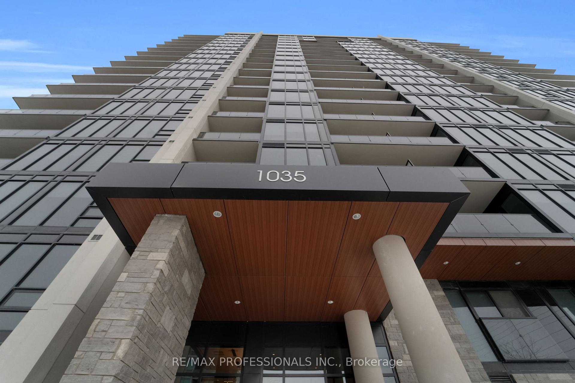 Photo 2 of Unit 1402, 1035 Southdown Road, Mississauga, Clarkson — HOMEH