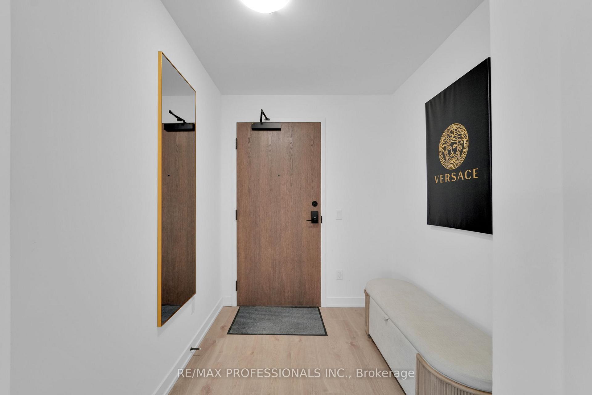 Photo 3 of Unit 1402, 1035 Southdown Road, Mississauga, Clarkson — HOMEH