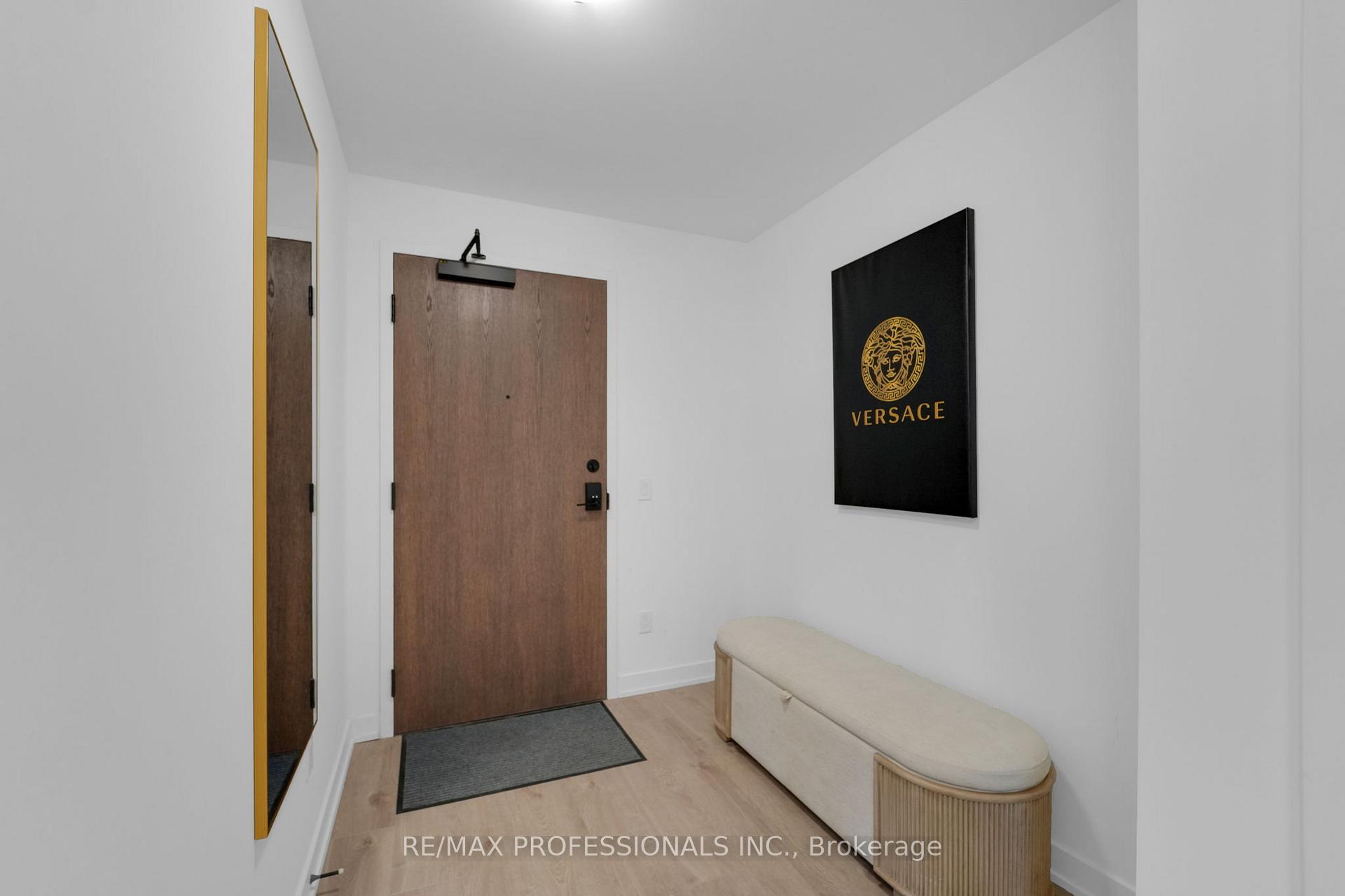 Photo 4 of Unit 1402, 1035 Southdown Road, Mississauga, Clarkson — HOMEH