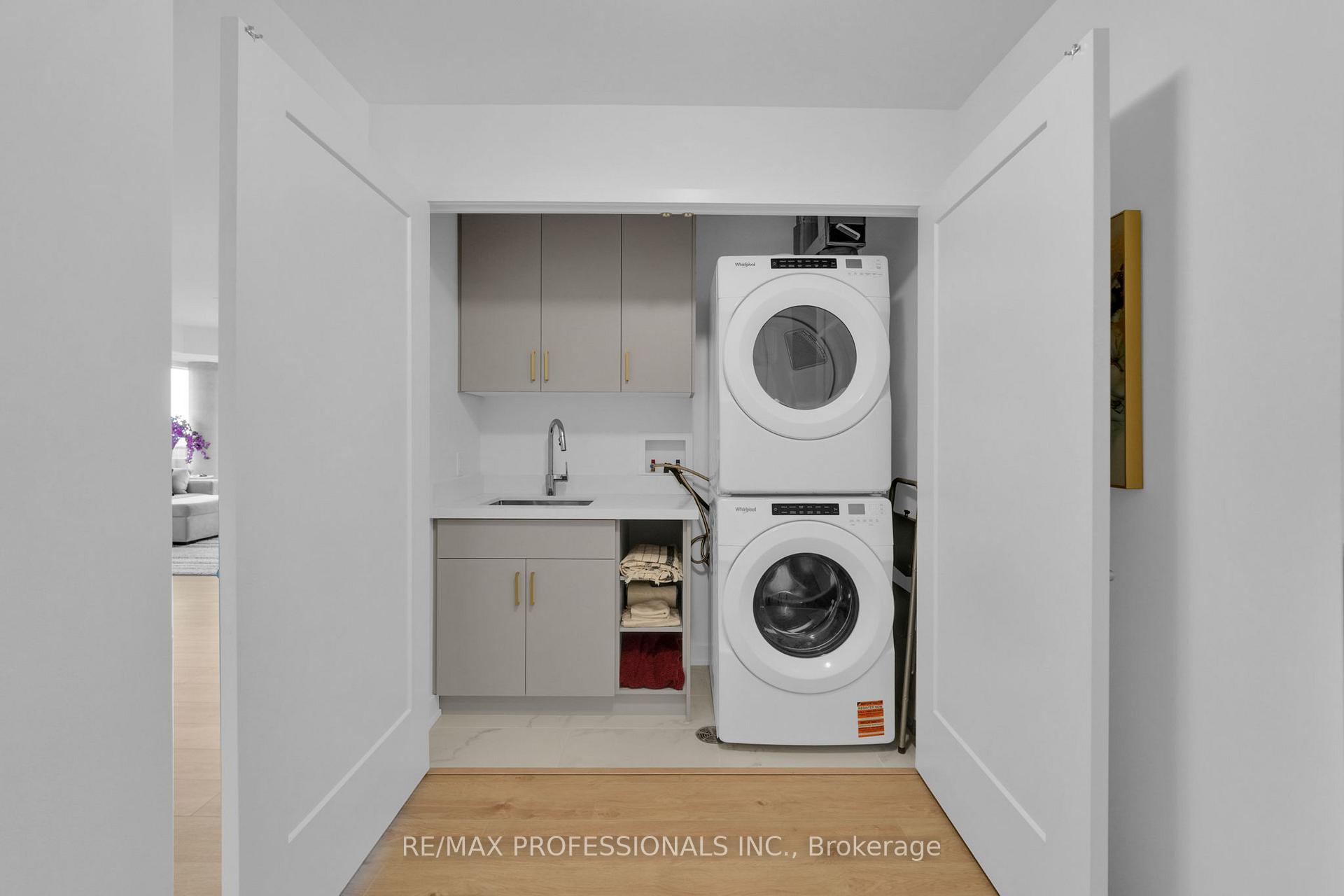 Photo 6 of Unit 1402, 1035 Southdown Road, Mississauga, Clarkson — HOMEH