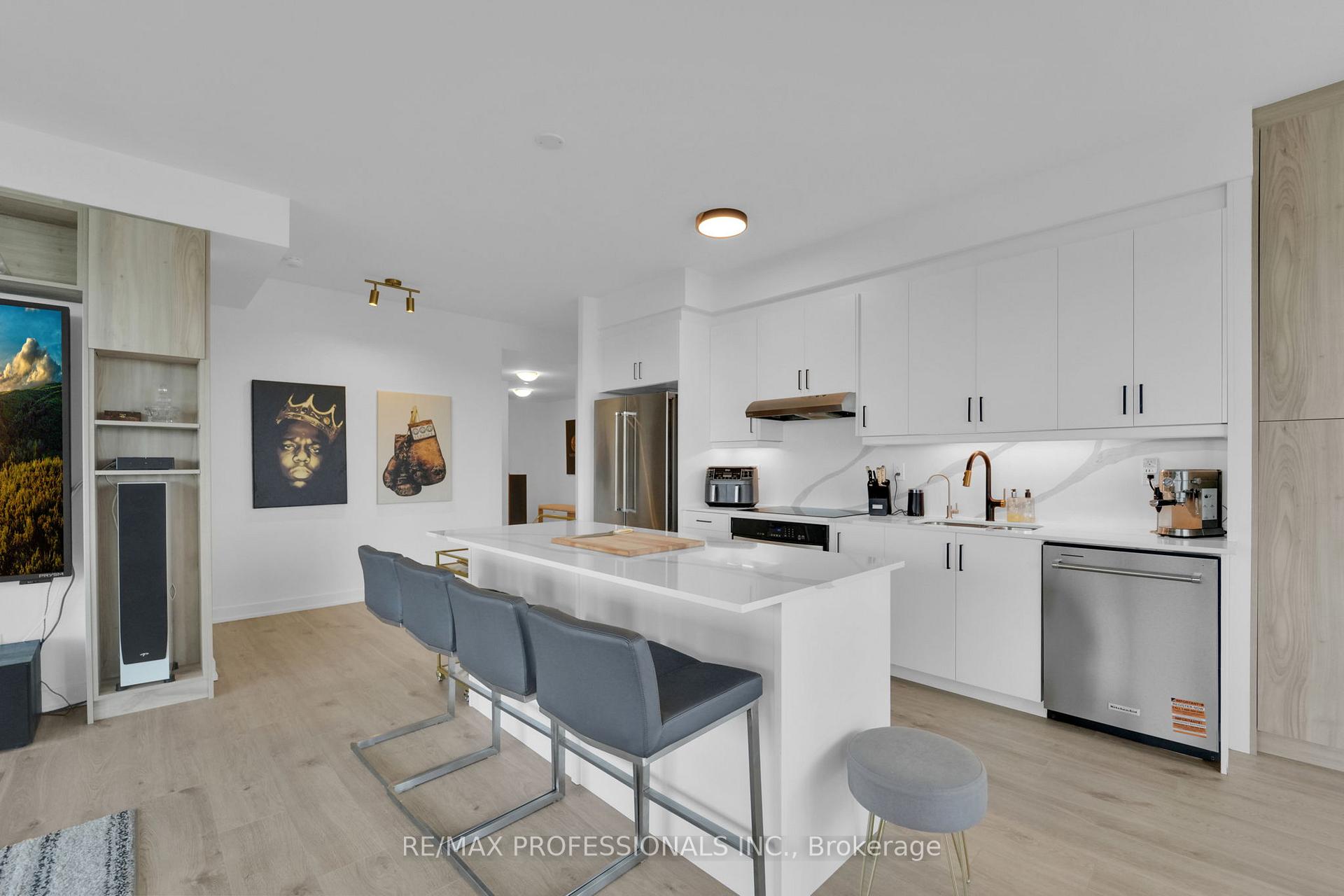 Photo 11 of Unit 1402, 1035 Southdown Road, Mississauga, Clarkson — HOMEH
