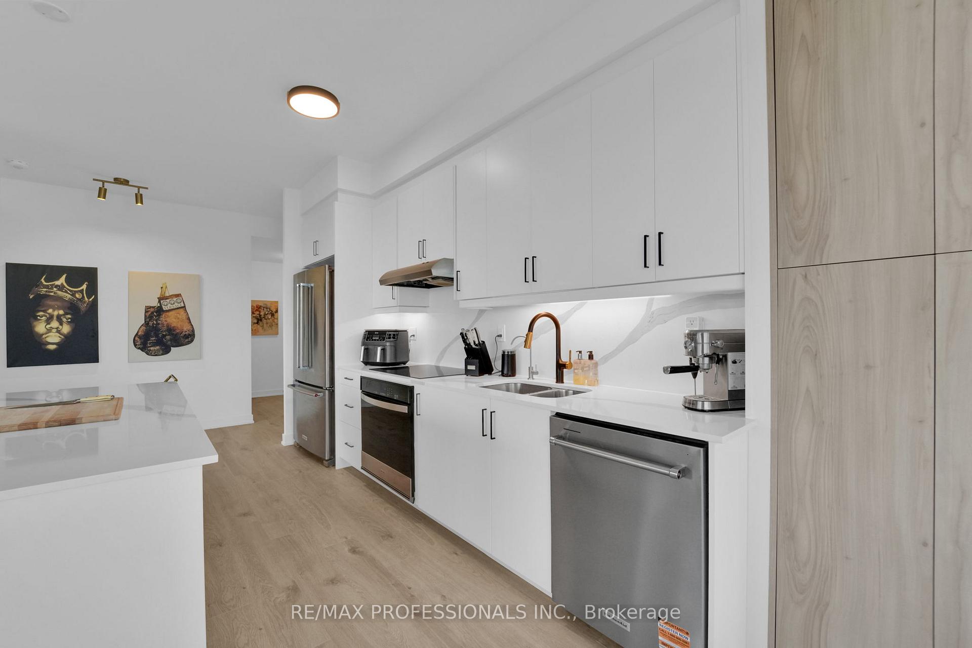 Photo 12 of Unit 1402, 1035 Southdown Road, Mississauga, Clarkson — HOMEH