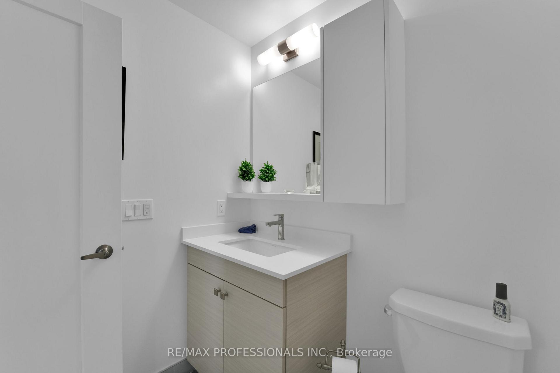 Photo 33 of Unit 1402, 1035 Southdown Road, Mississauga, Clarkson — HOMEH
